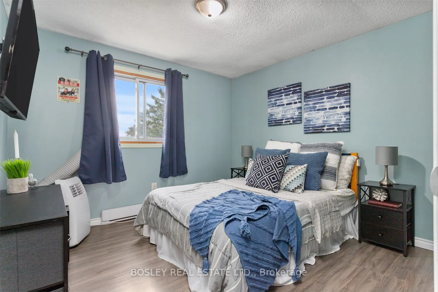 687 Mackechnie Crescent