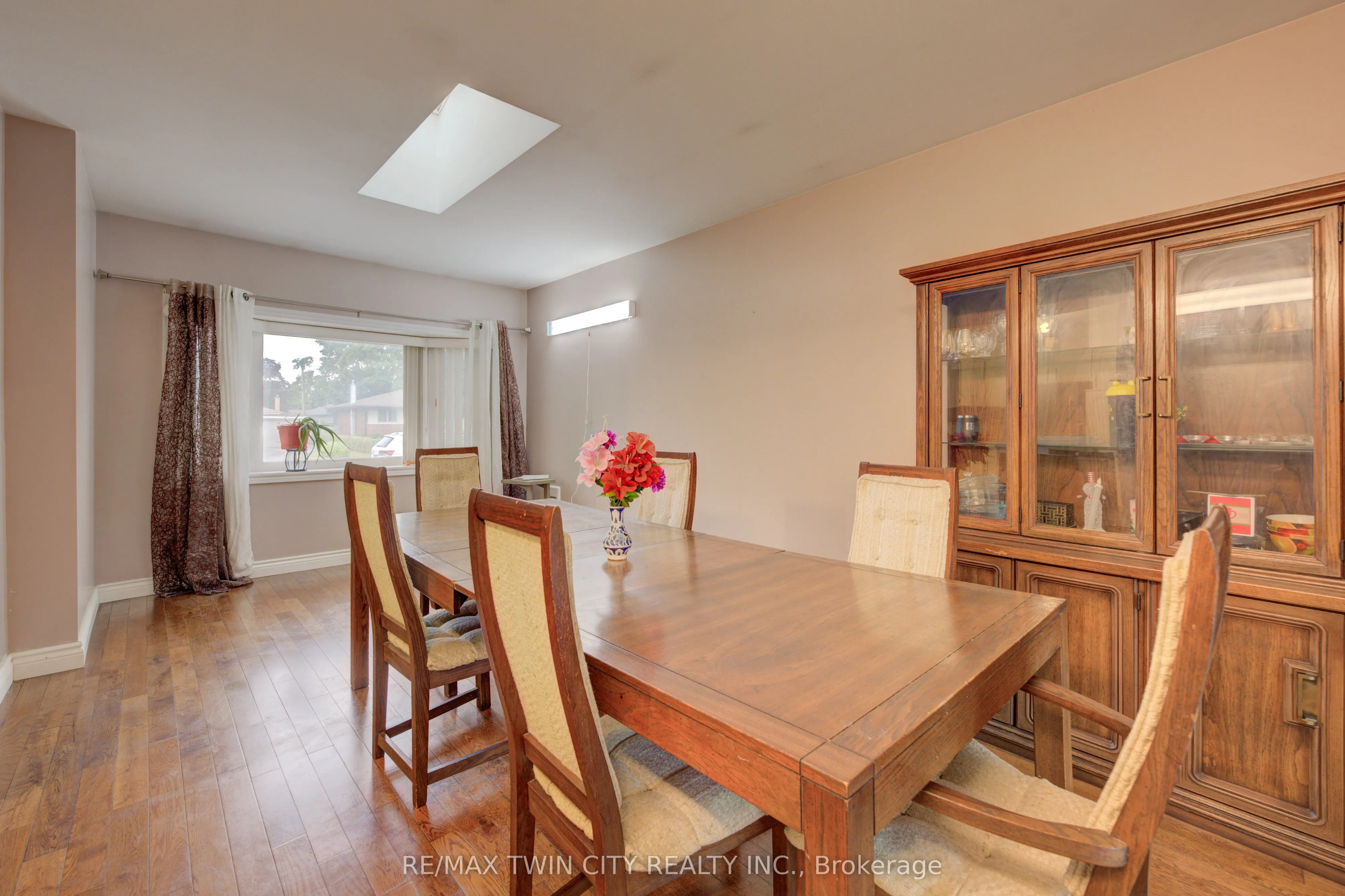 1740 Holley Crescent