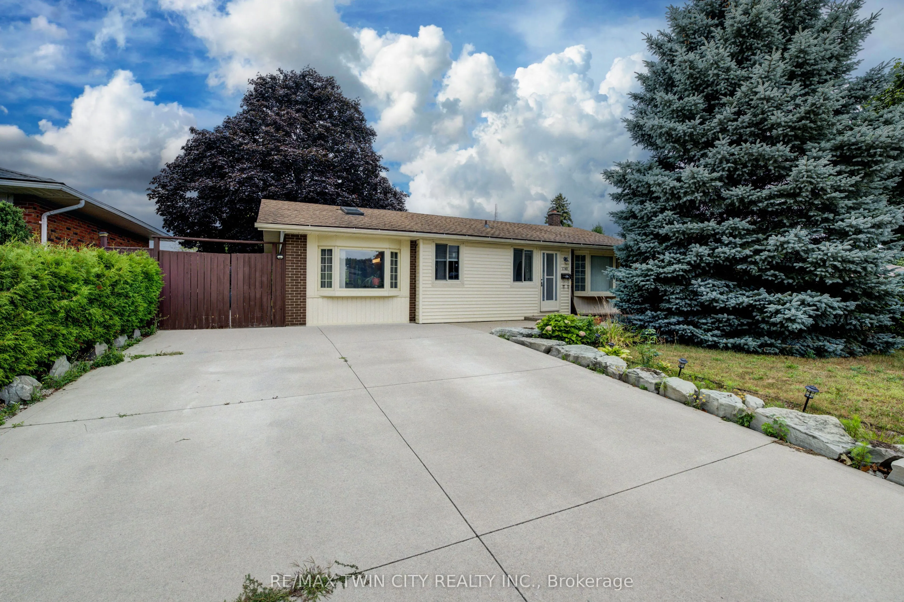 1740 Holley Crescent