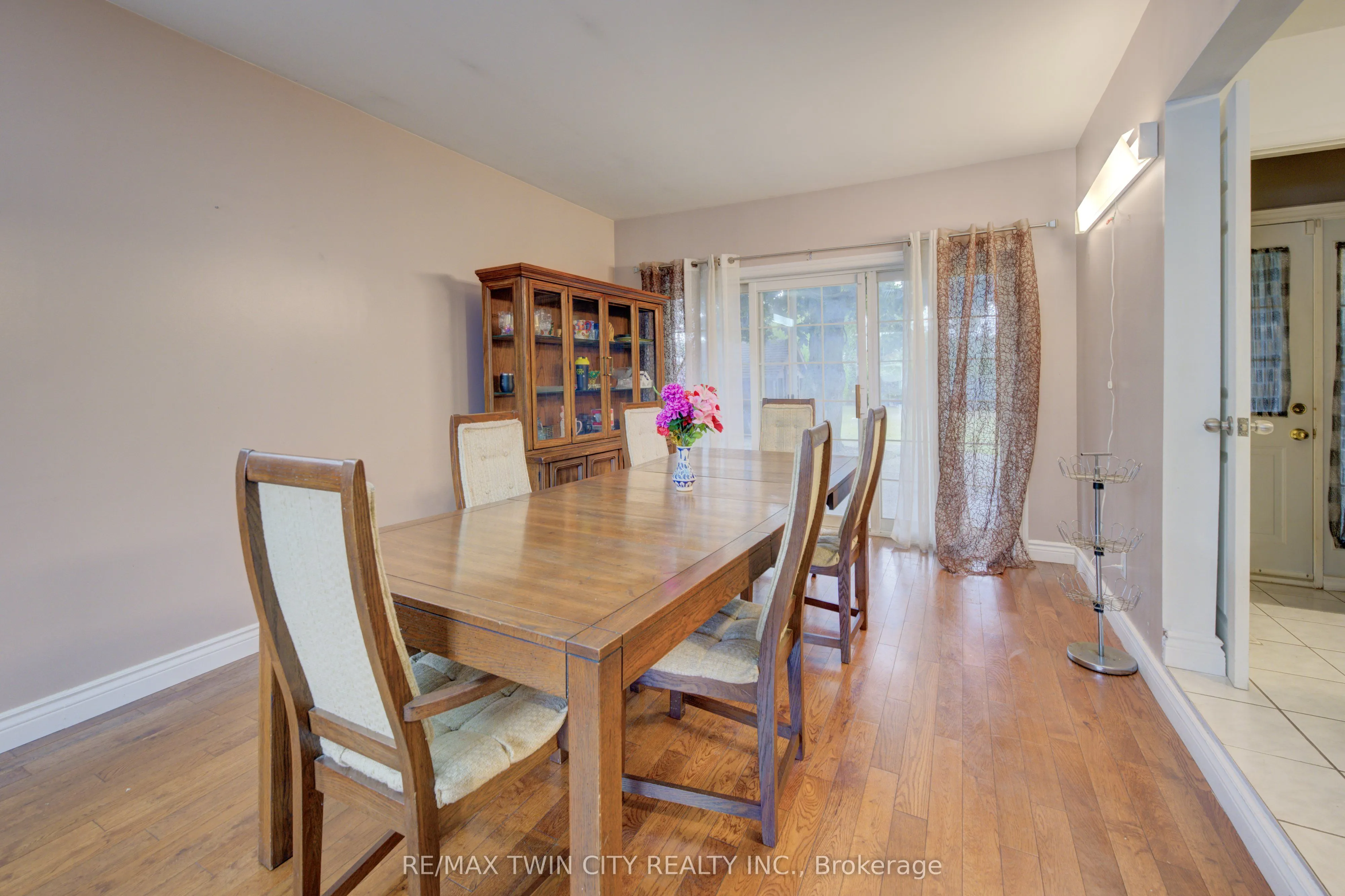 1740 Holley Crescent