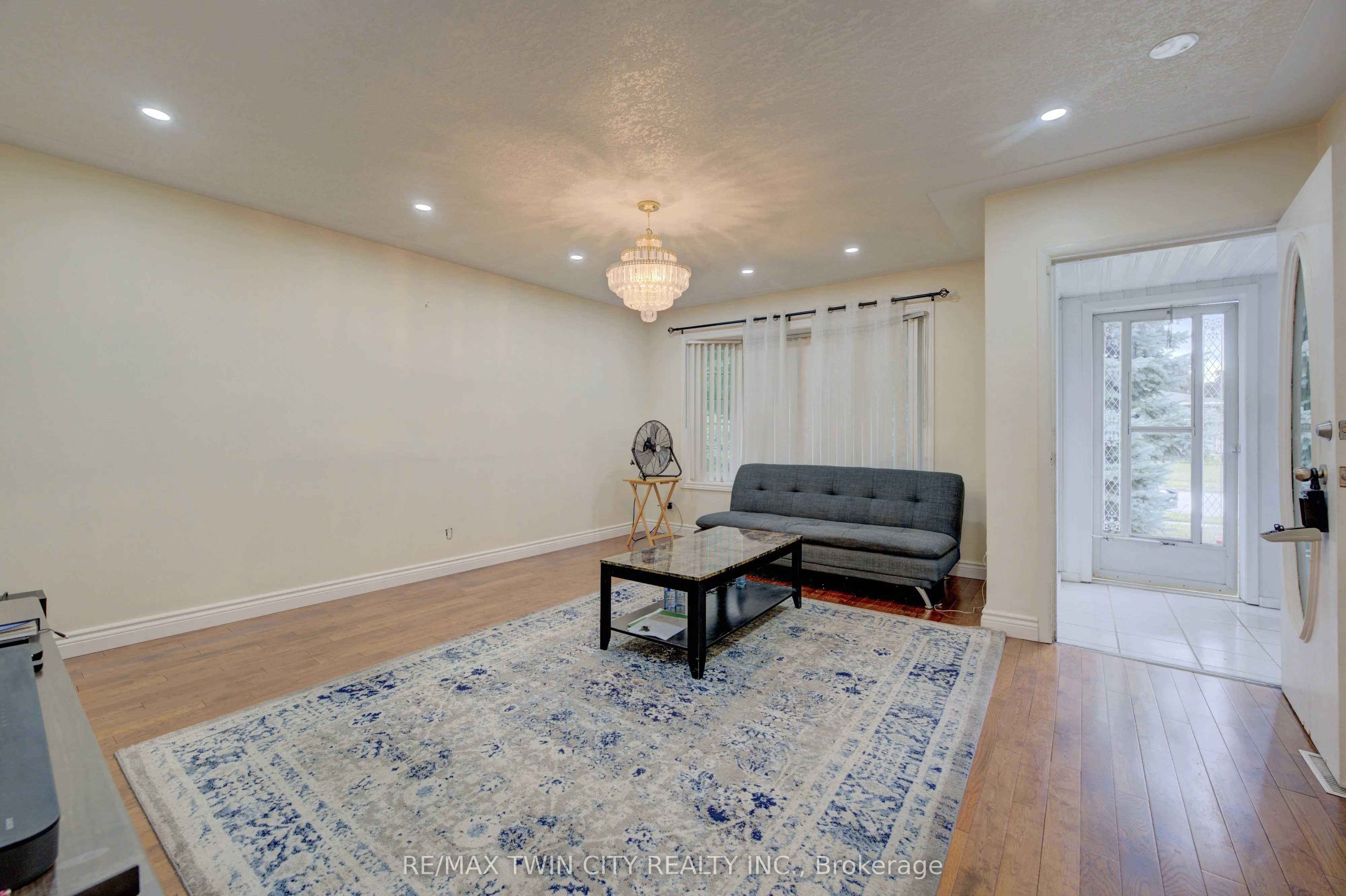 1740 Holley Crescent