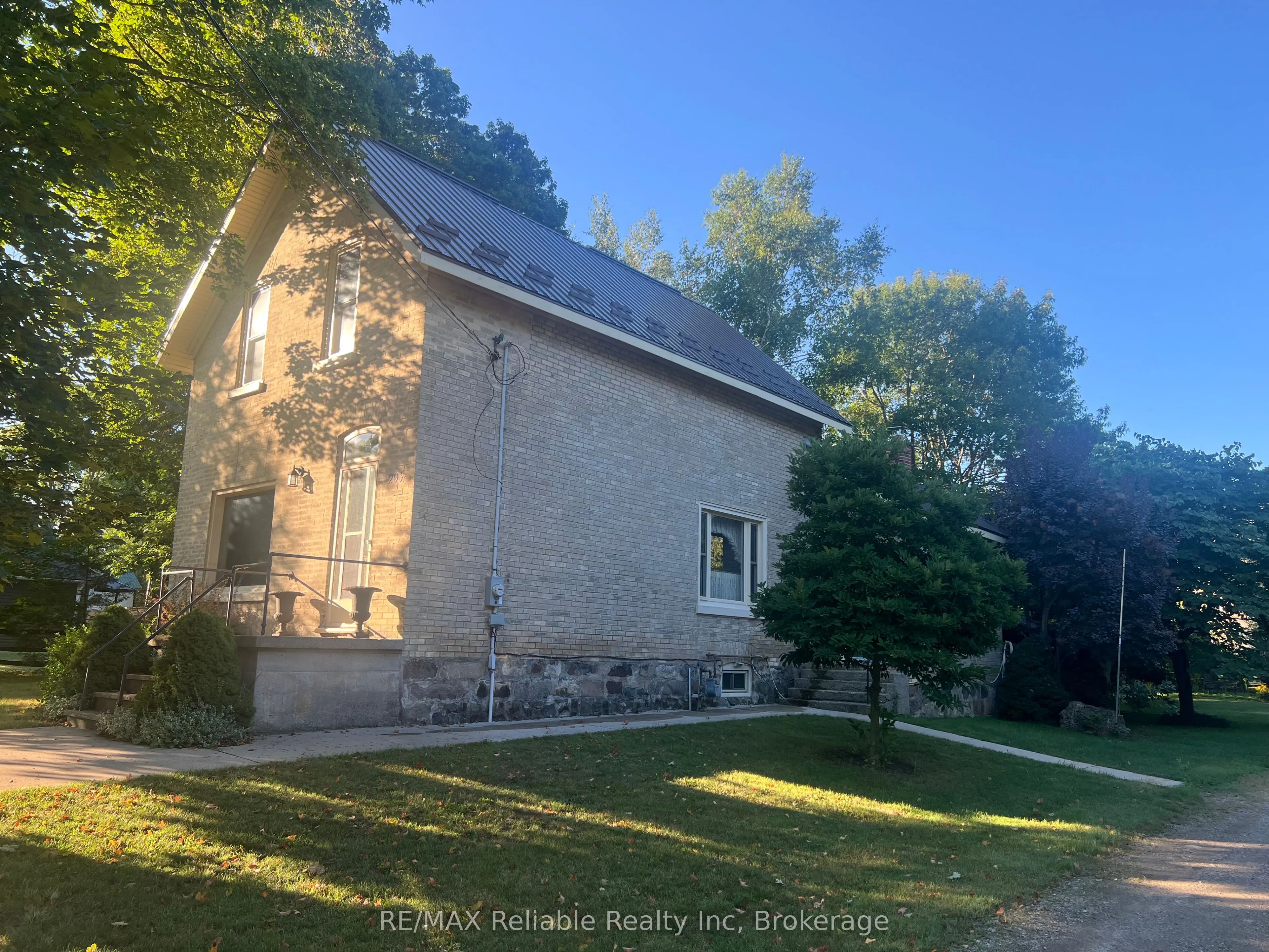 293 Drummond Street