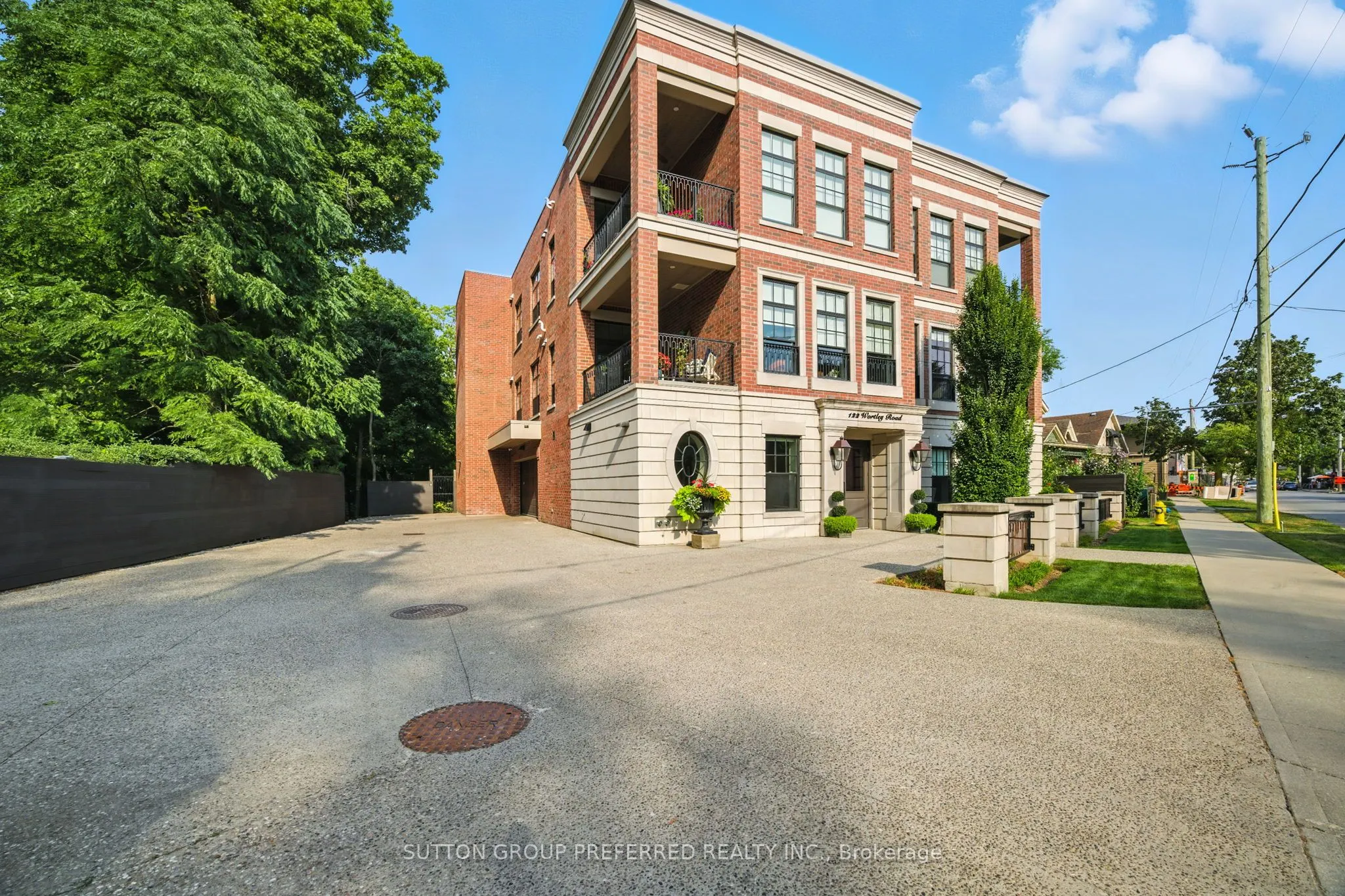 122 Wortley Road, #303