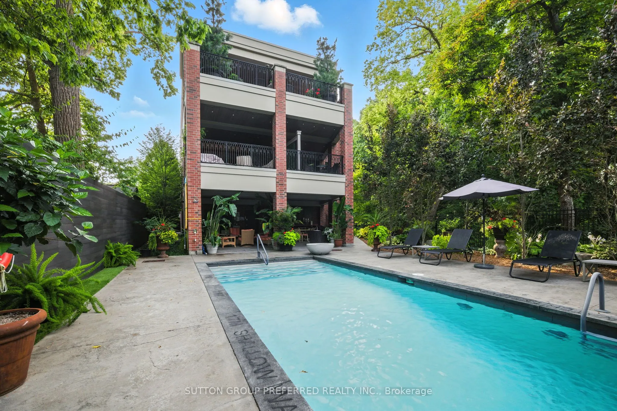 122 Wortley Road, #303