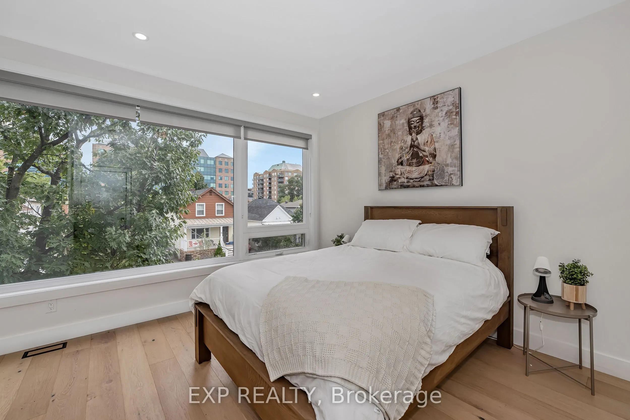 4A HURON Avenue N