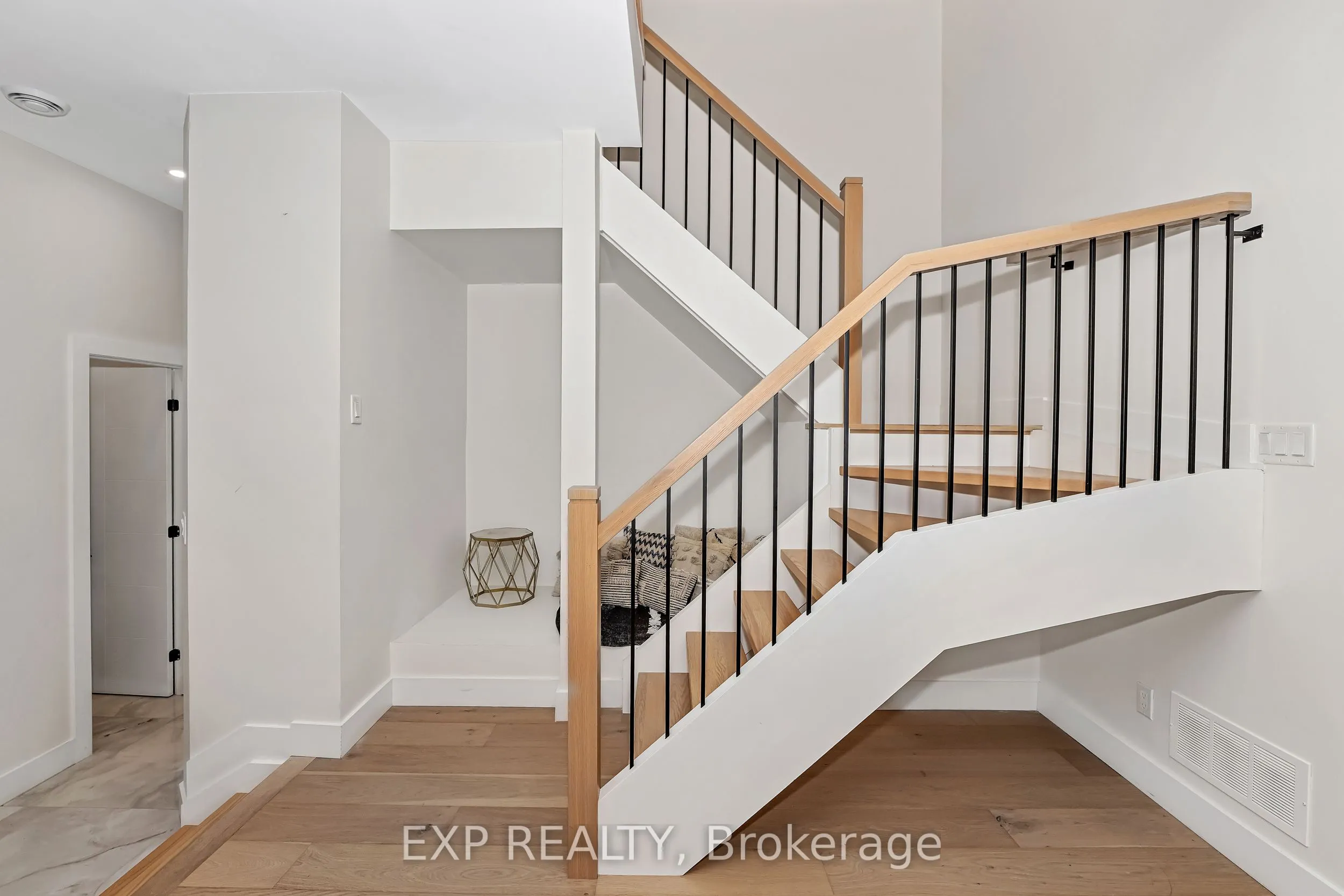 4A HURON Avenue N