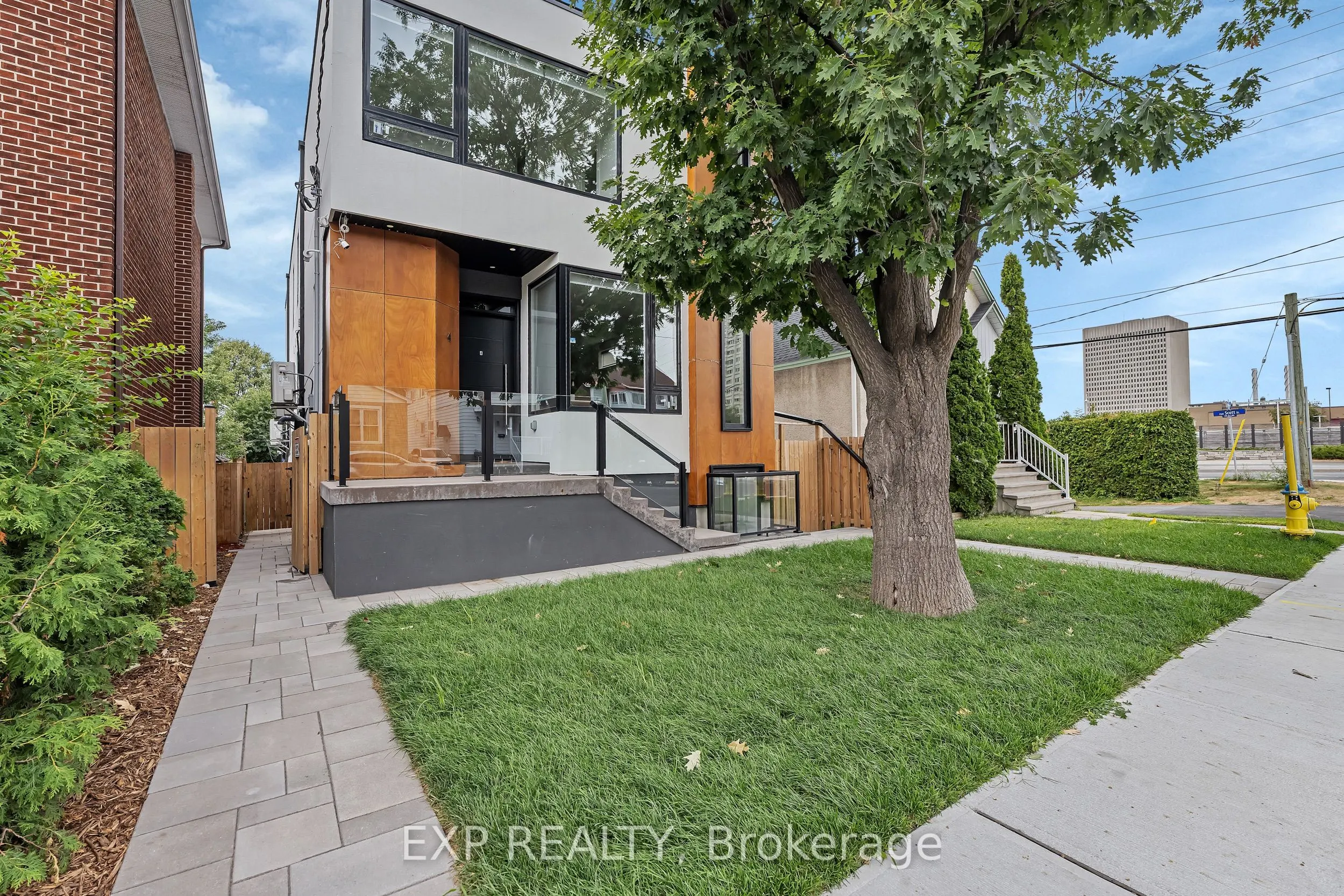 4A HURON Avenue N