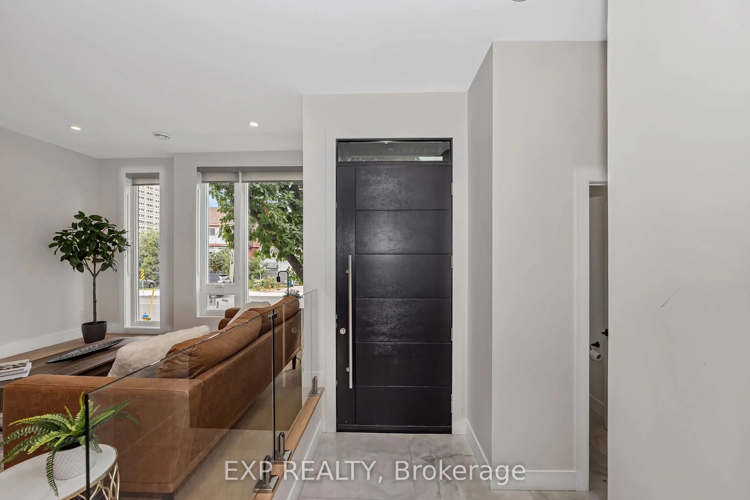4A HURON Avenue N