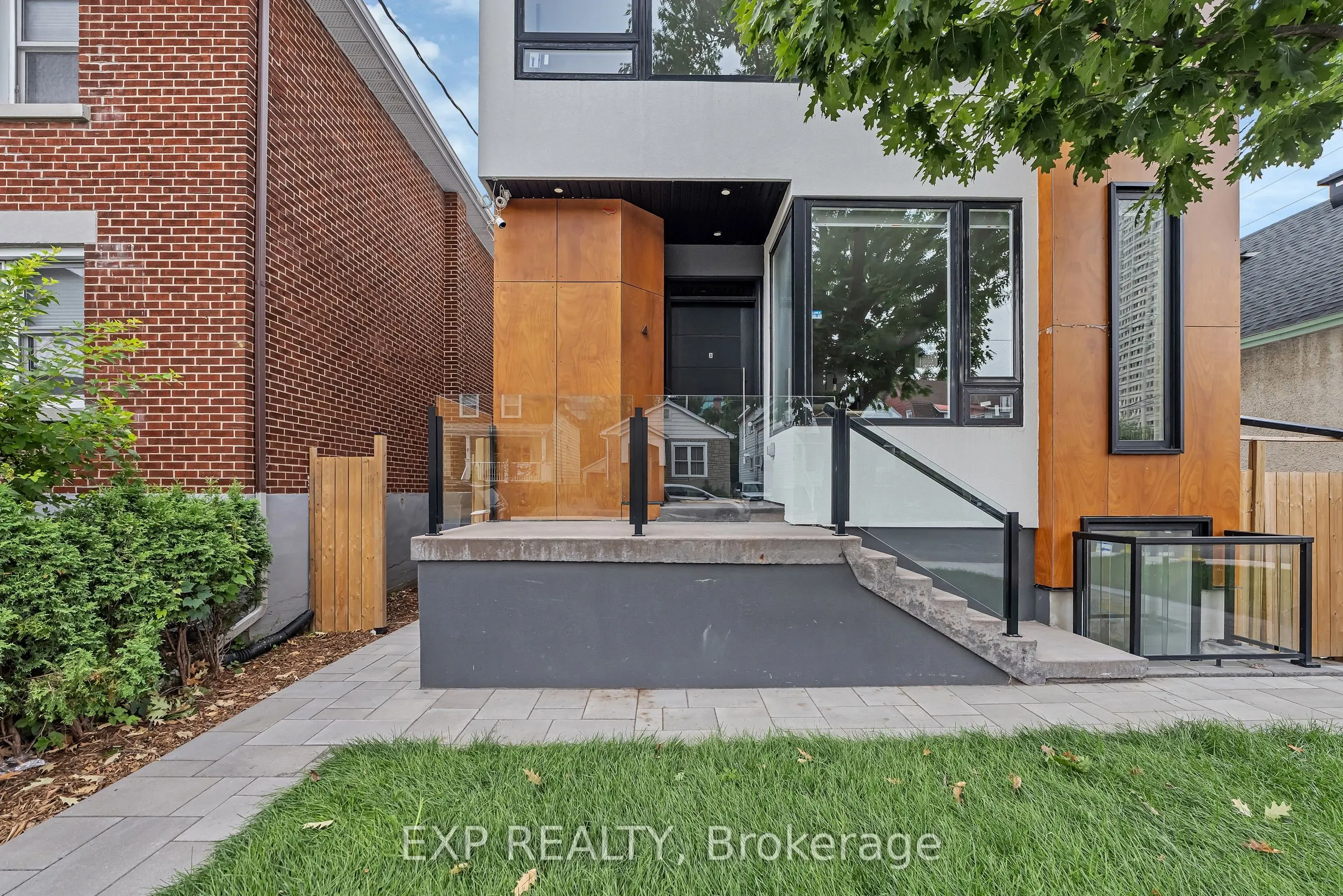 4A HURON Avenue N