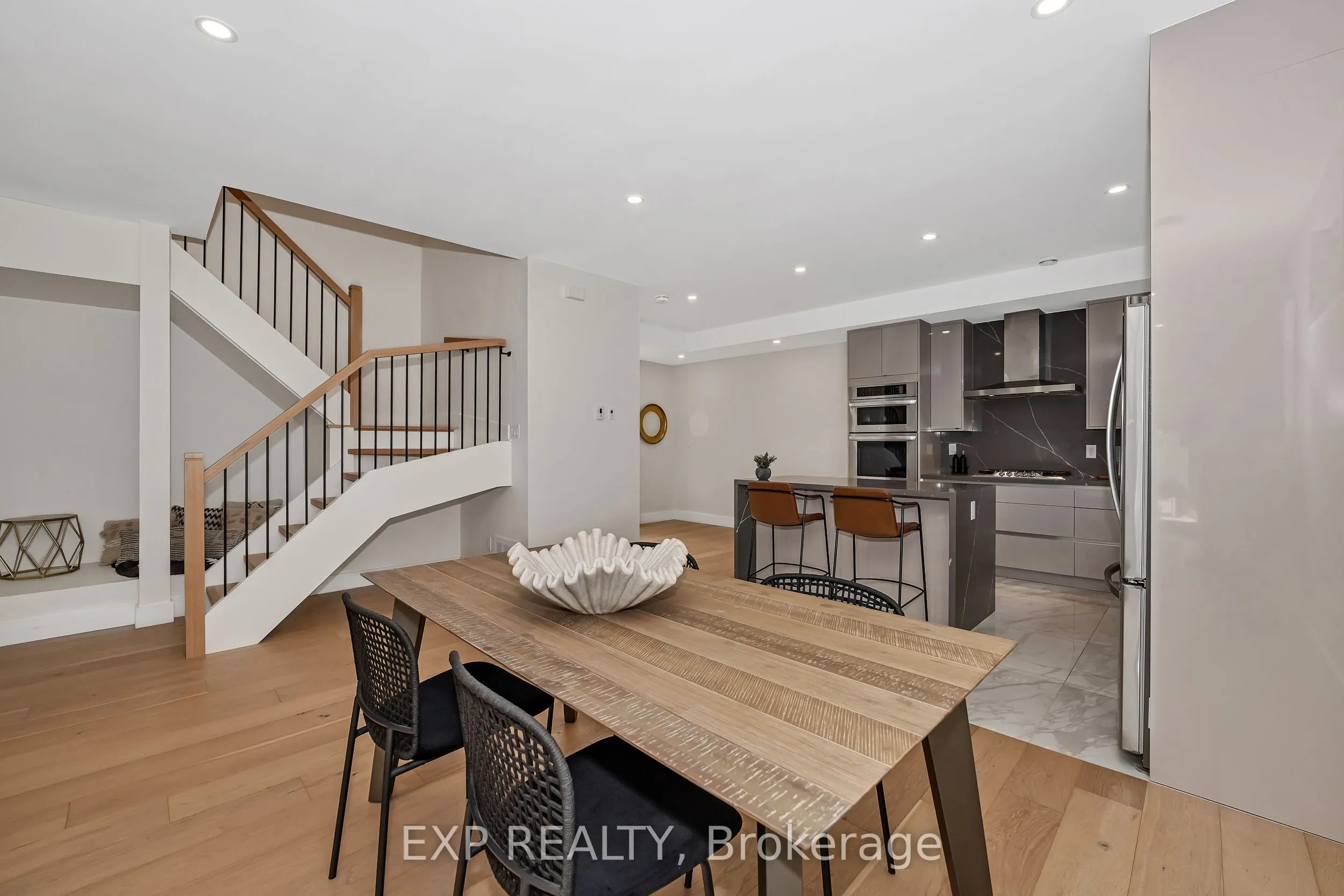 4A HURON Avenue N