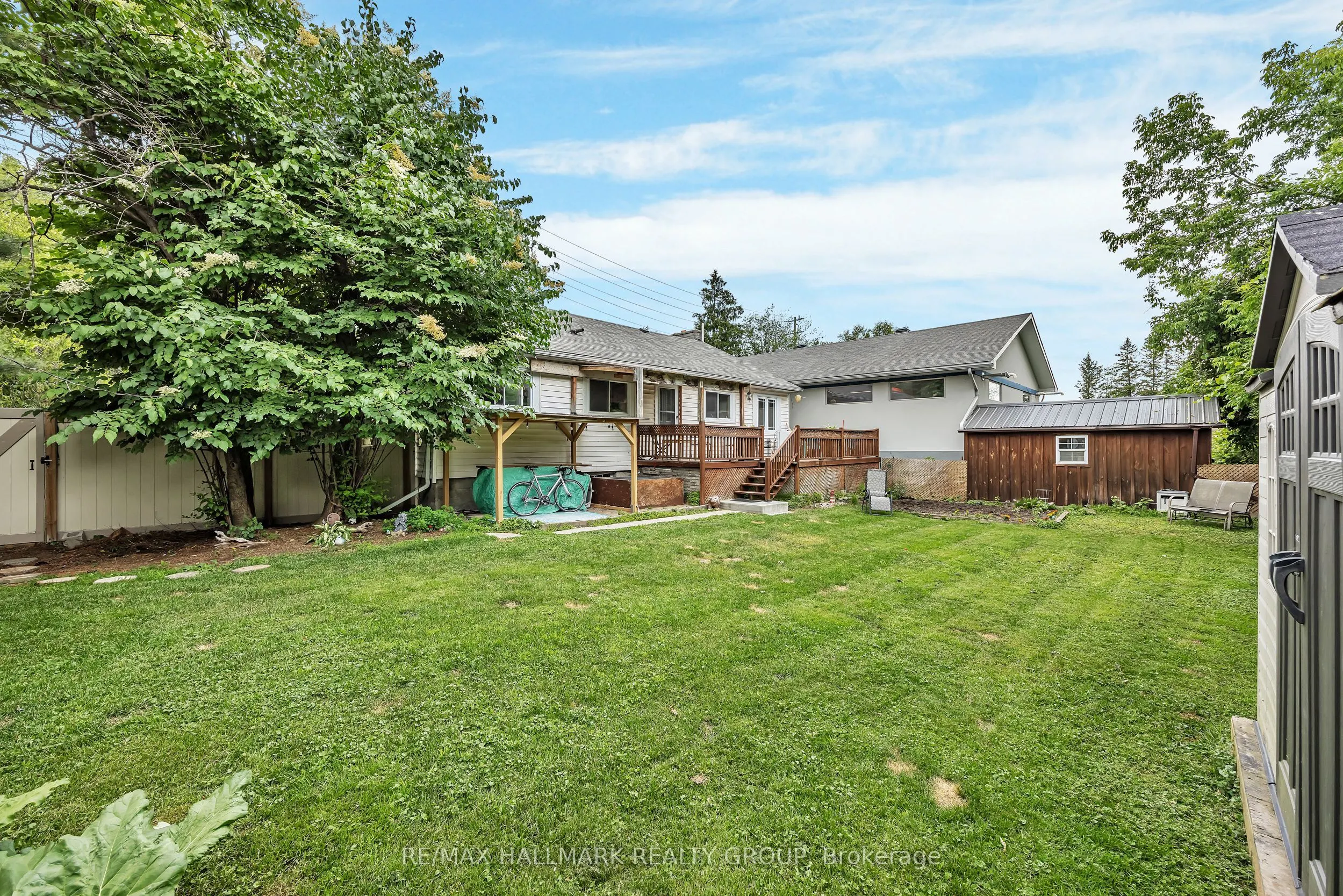 2460 Leitrim Road