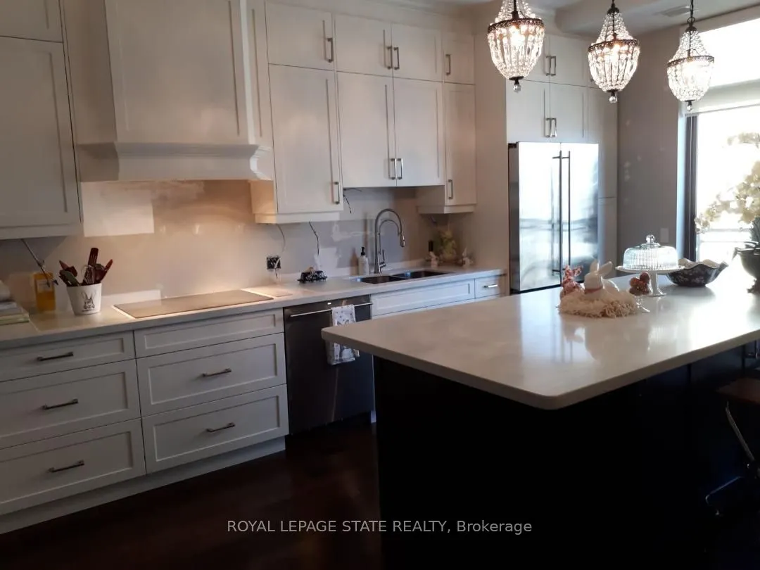 112 King Street E, #1109