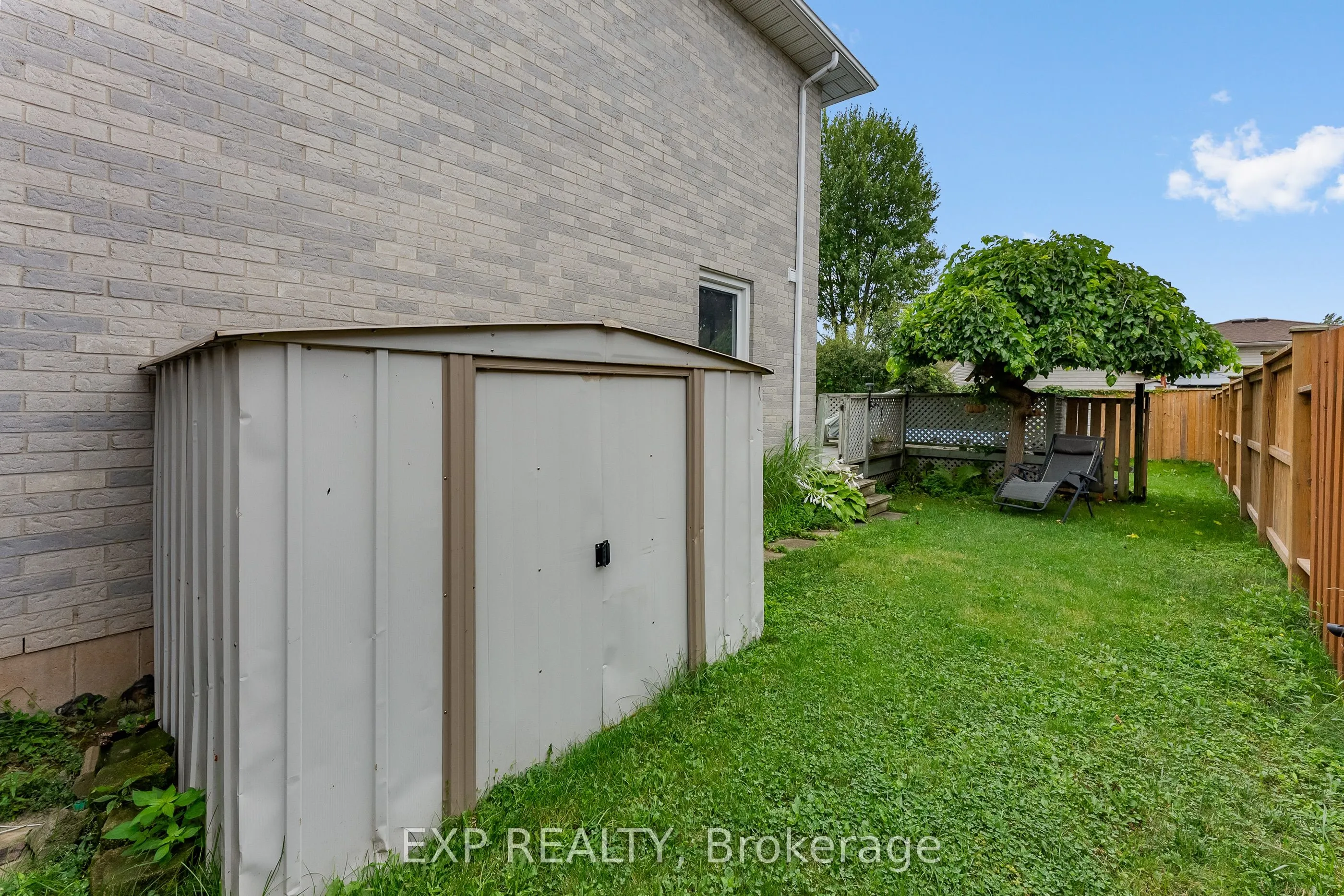 3 BRIARSDALE Crescent