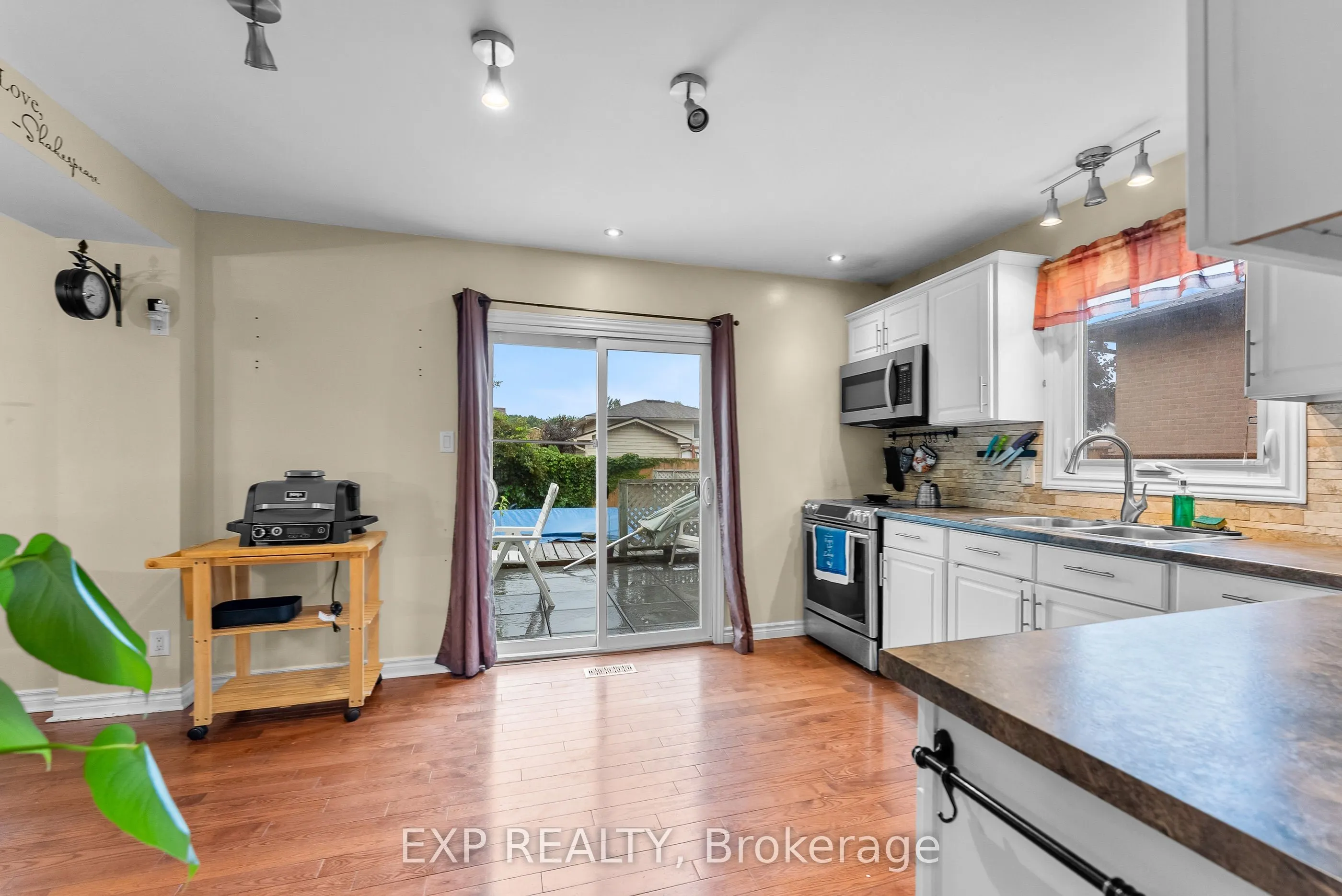 3 BRIARSDALE Crescent