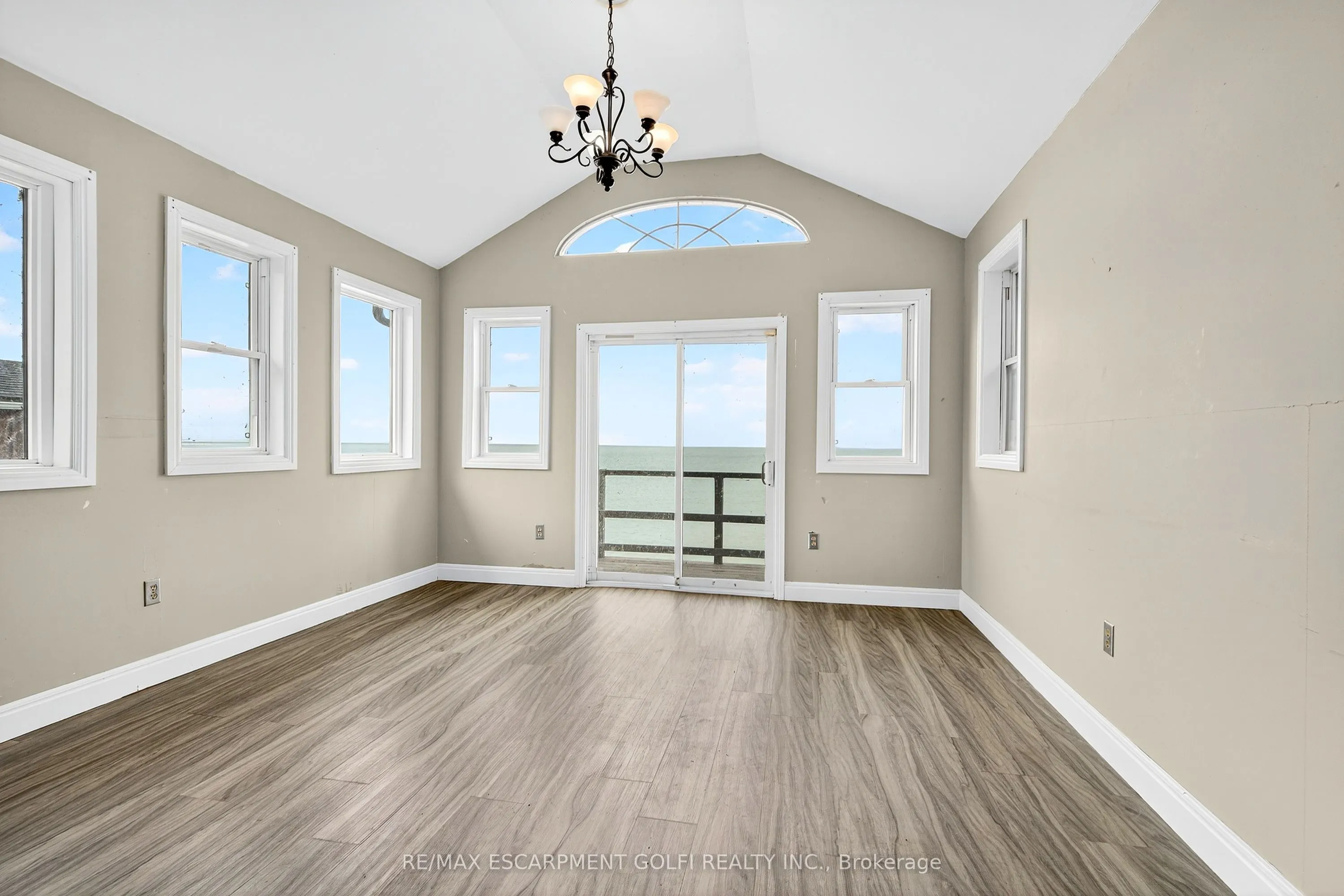 1196 Lakeshore Road