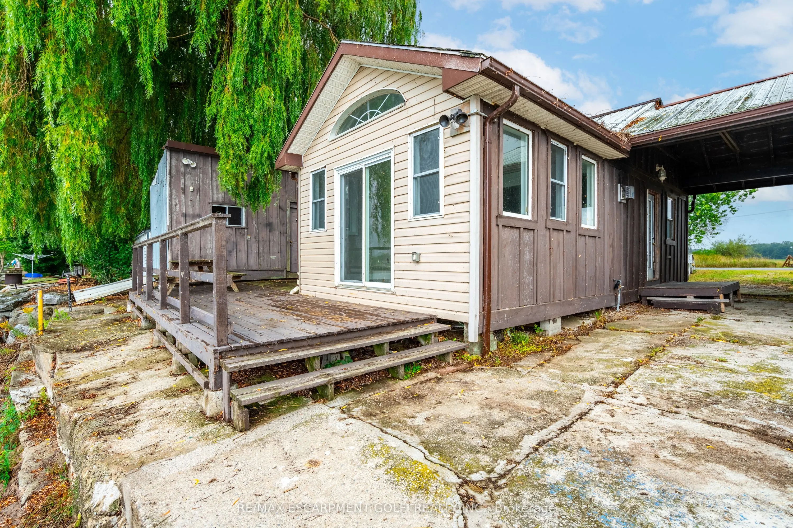 1196 Lakeshore Road