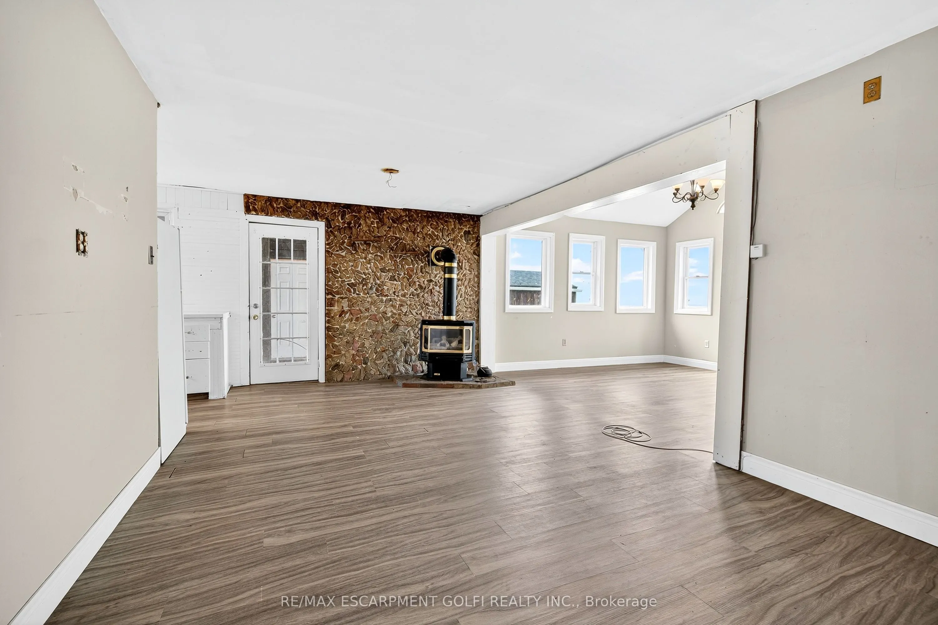 1196 Lakeshore Road