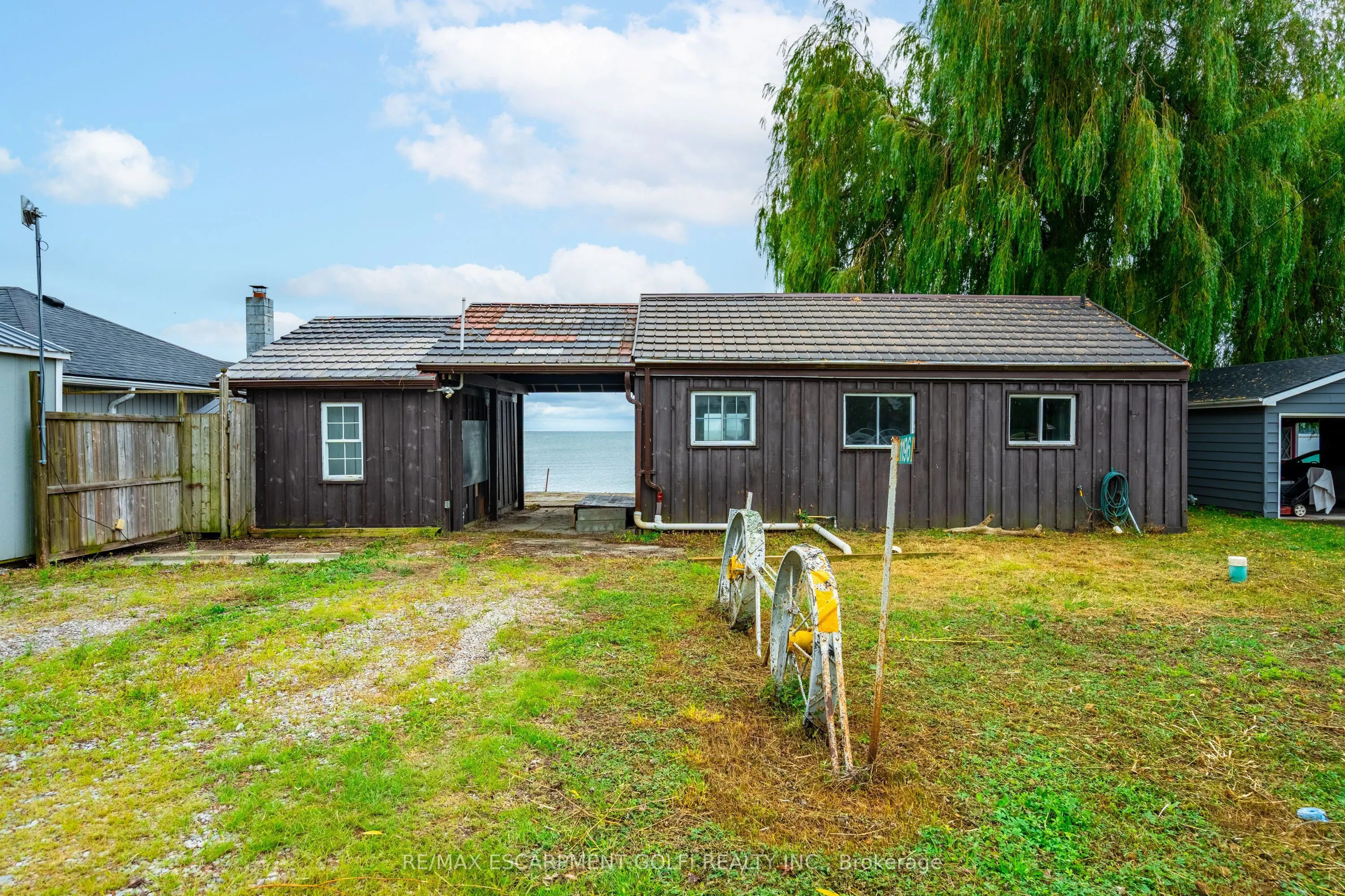 1196 Lakeshore Road