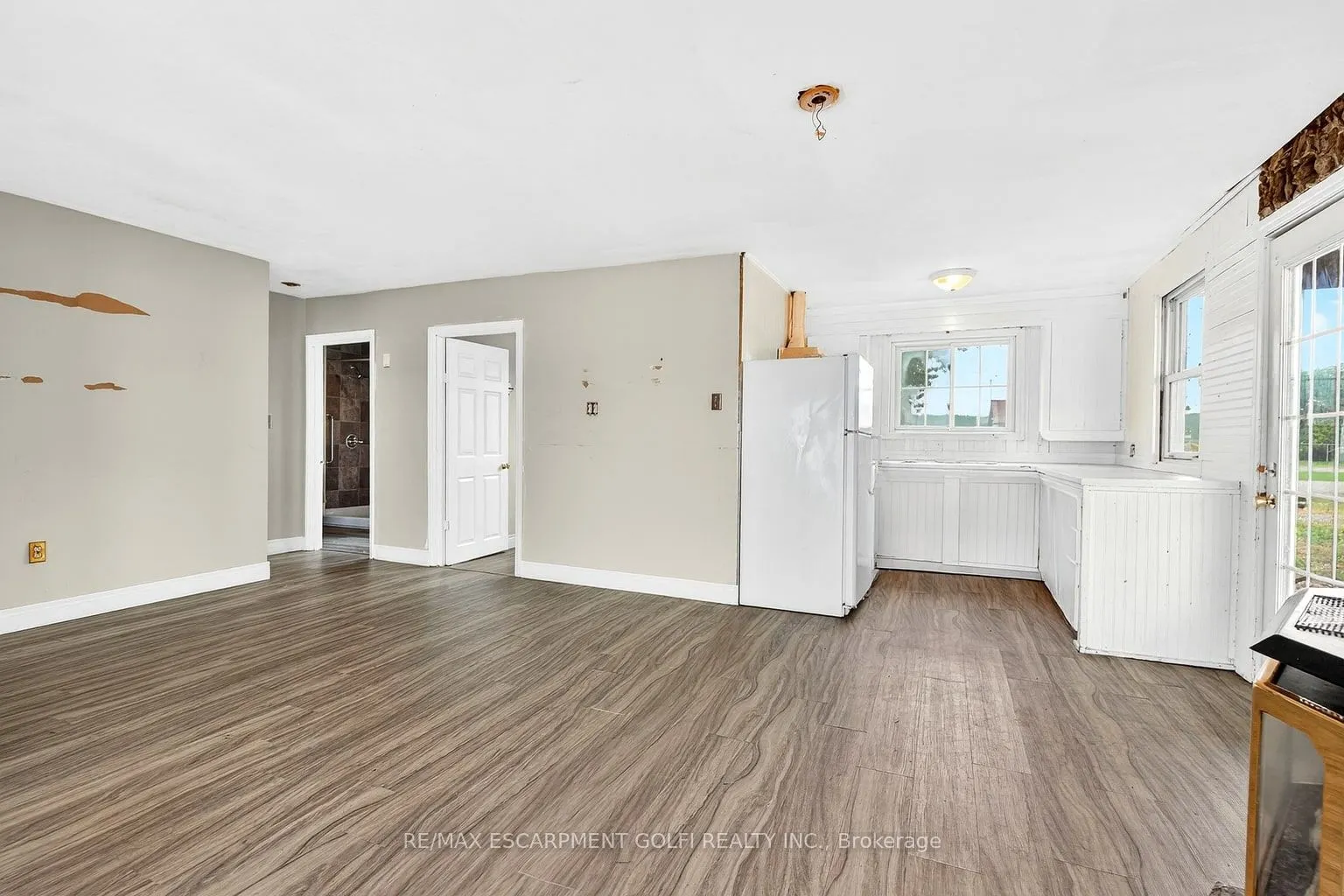 1196 Lakeshore Road