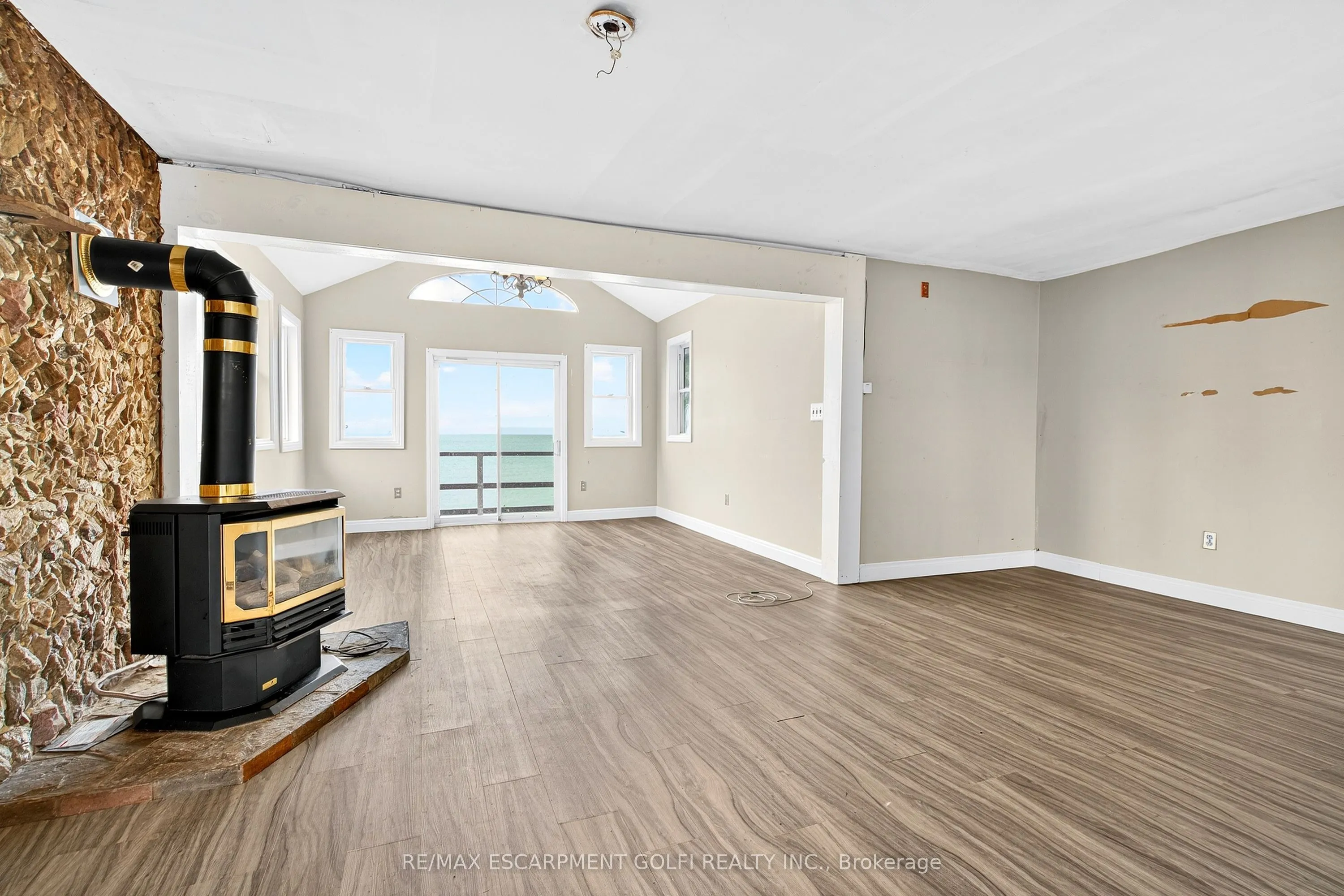 1196 Lakeshore Road
