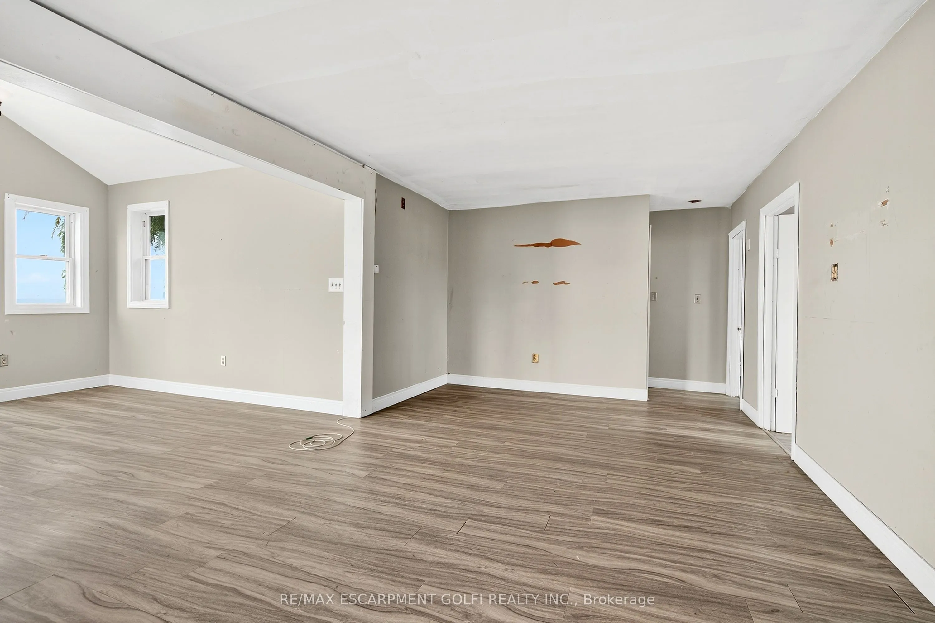1196 Lakeshore Road