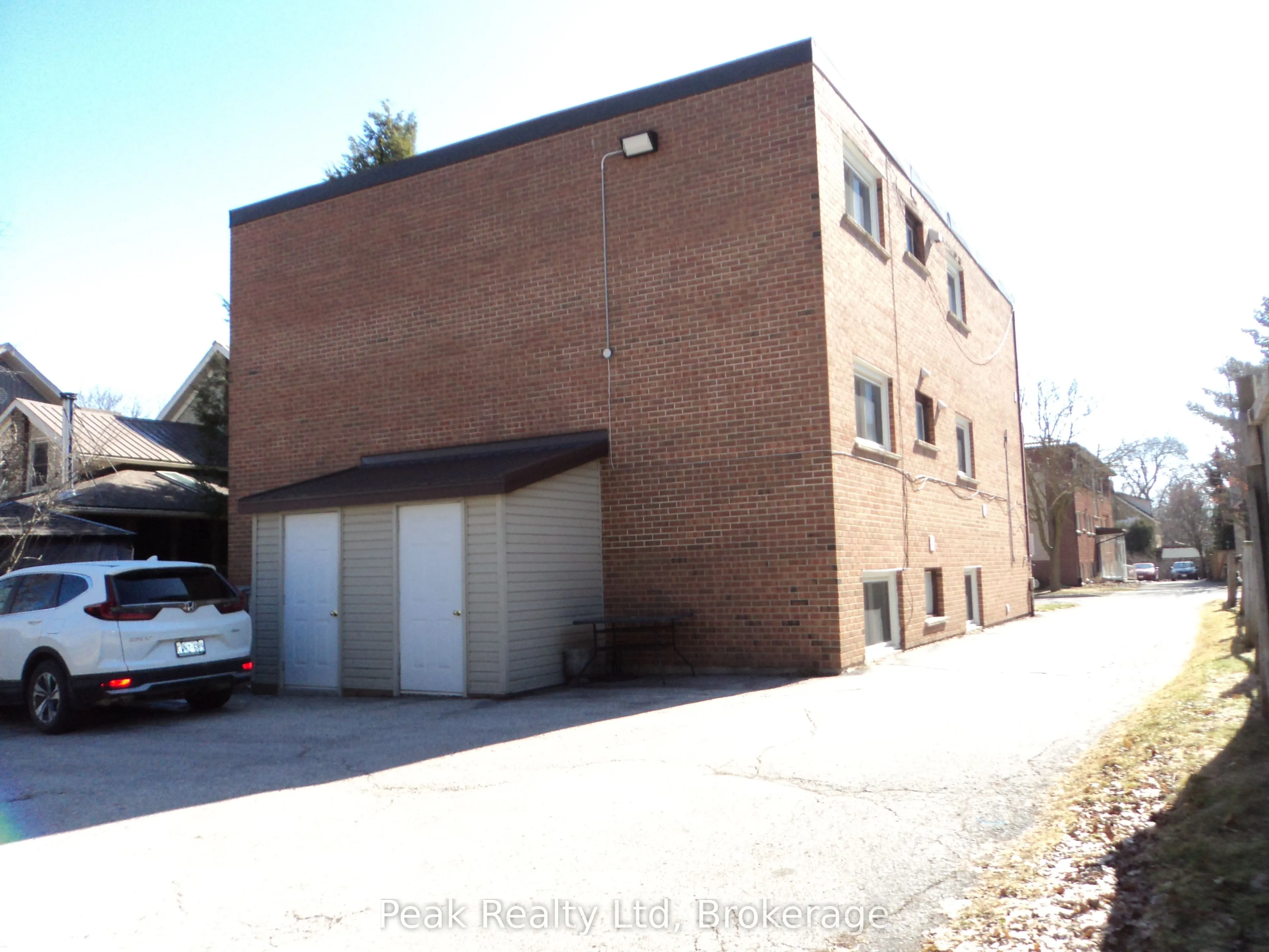44 Memorial Avenue