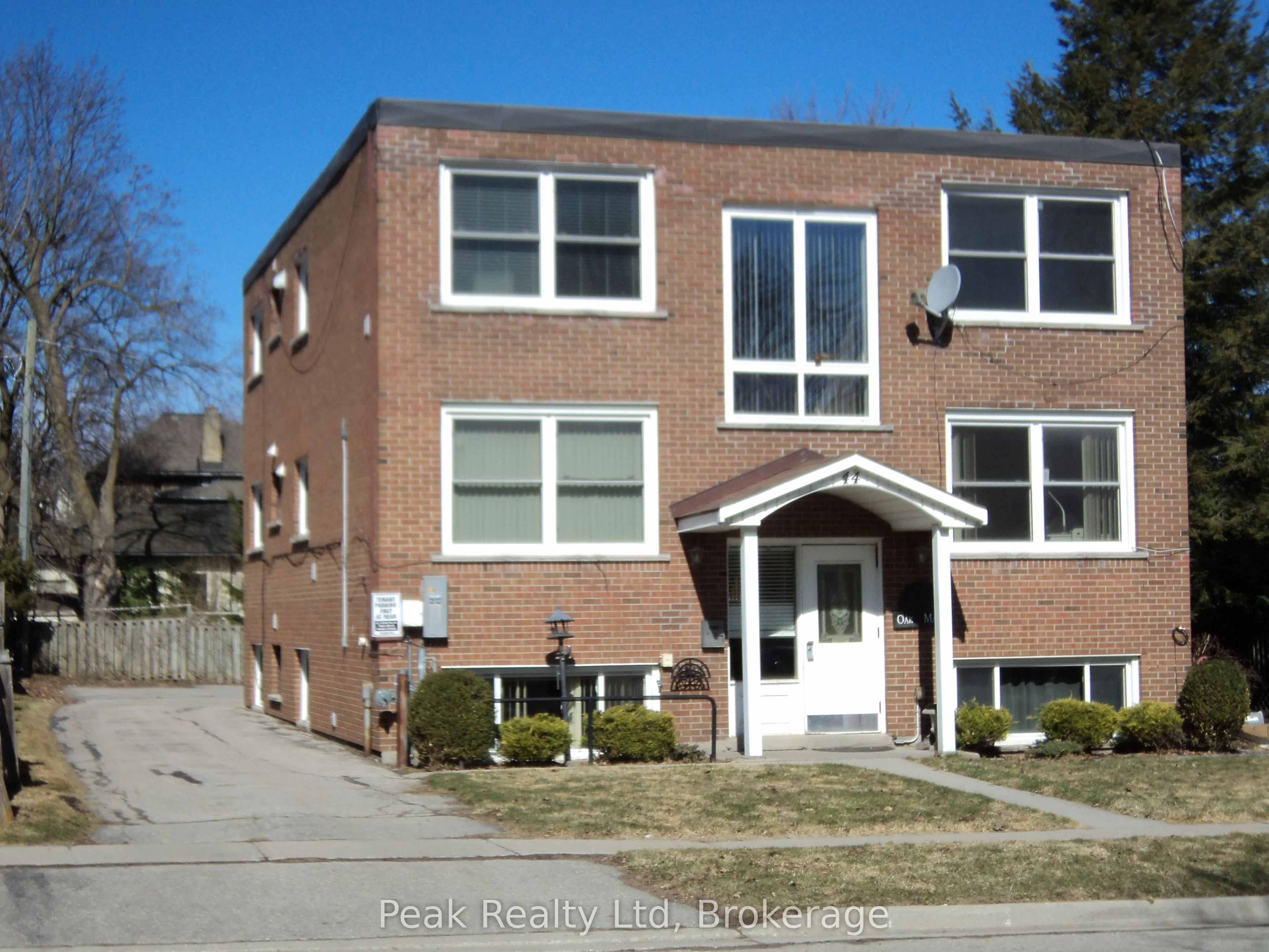 44 Memorial Avenue