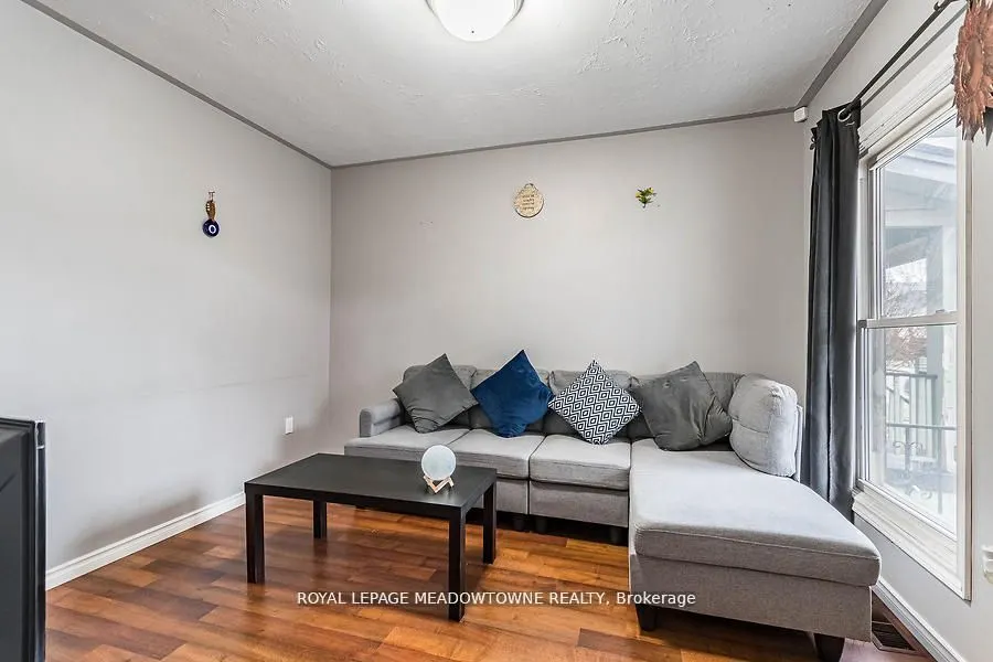 77 Province Street N
