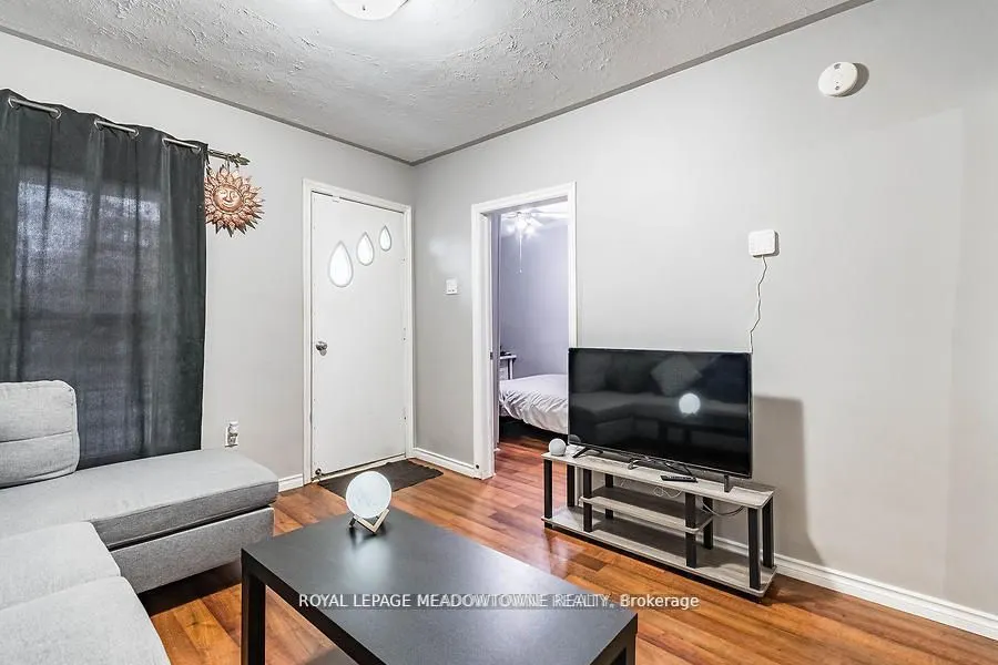 77 Province Street N