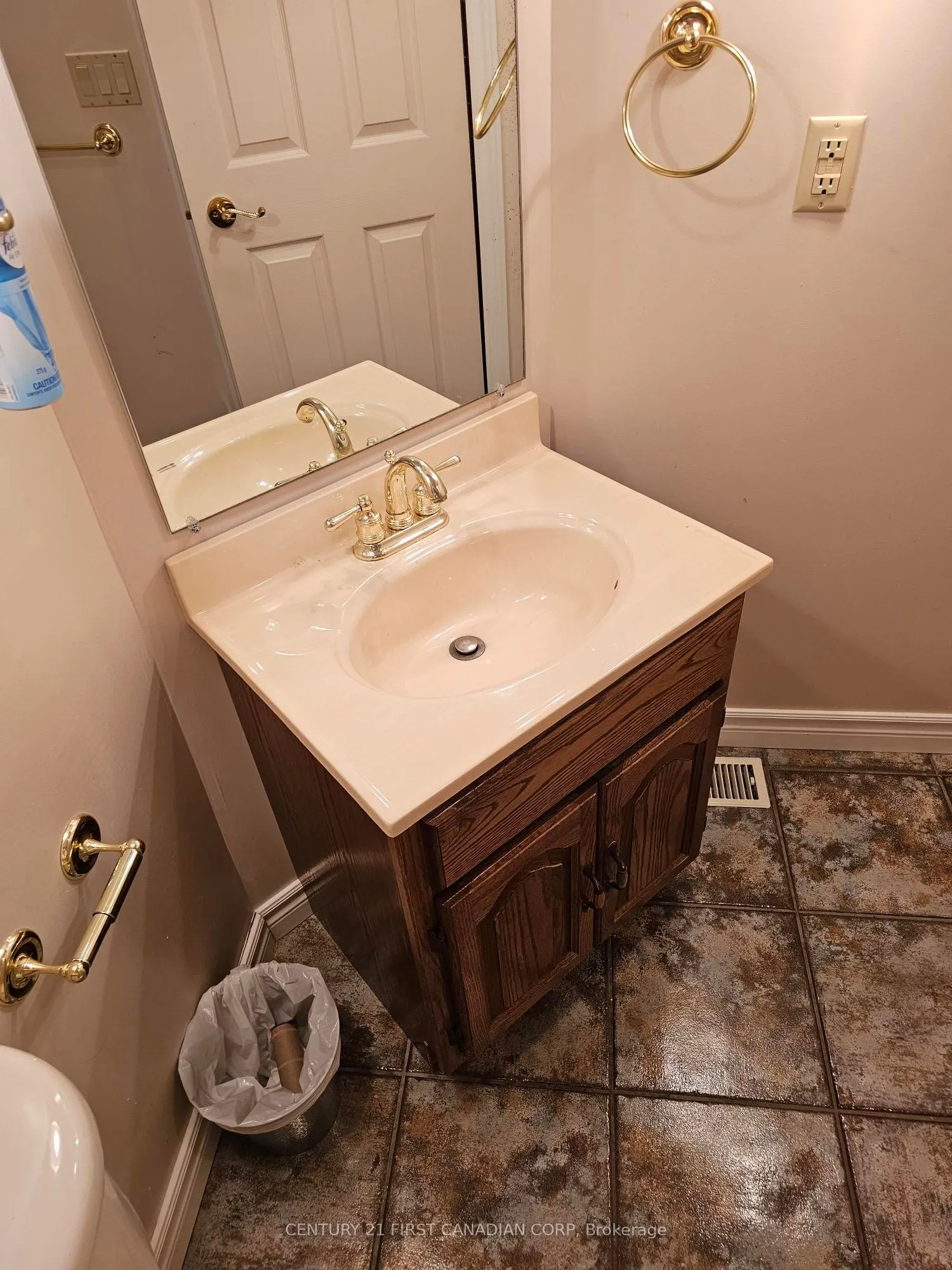 3877 St Clair Parkway