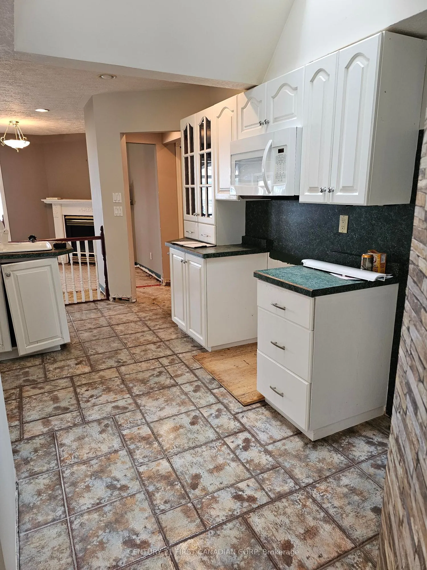 3877 St Clair Parkway