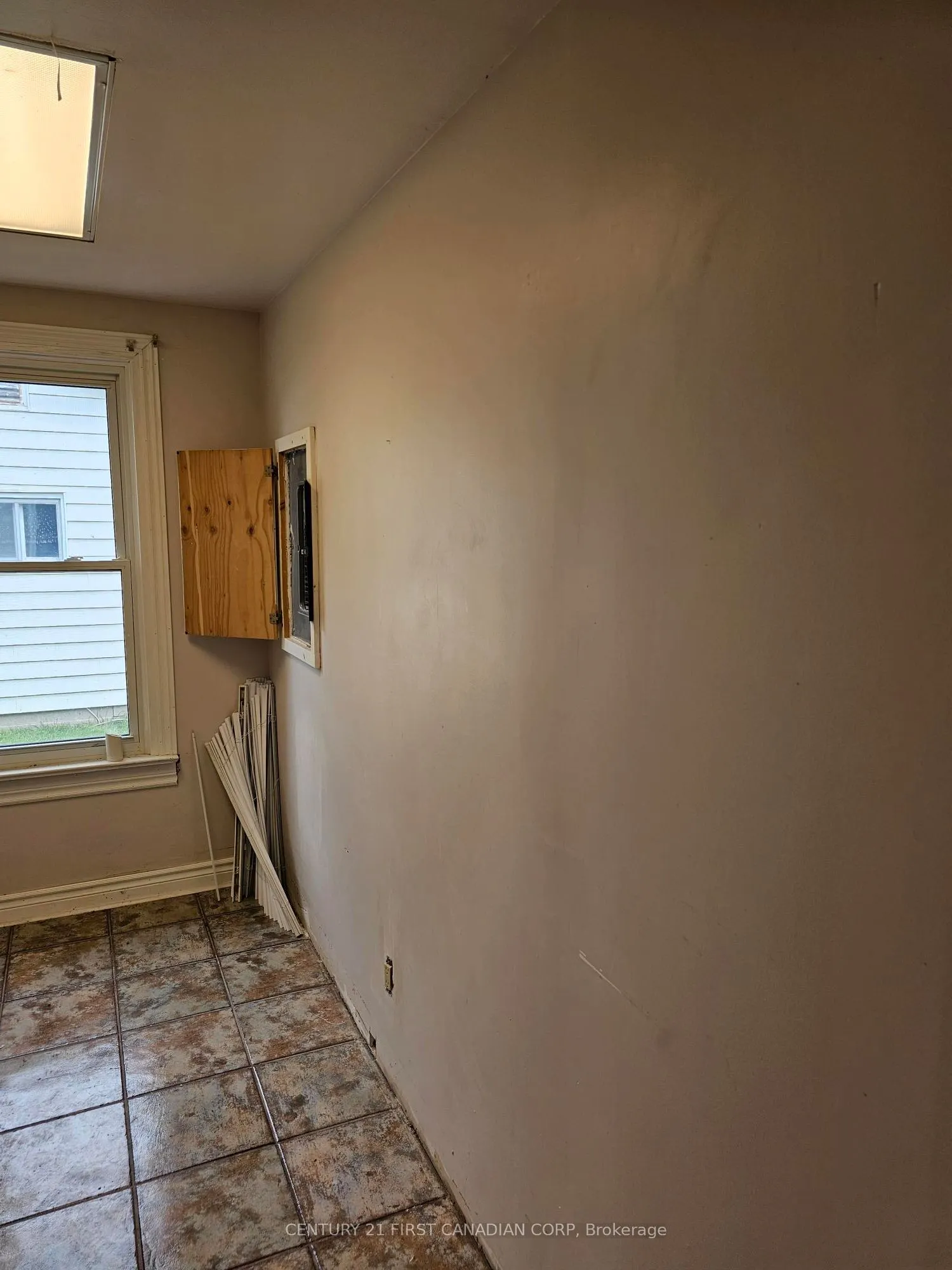 3877 St Clair Parkway