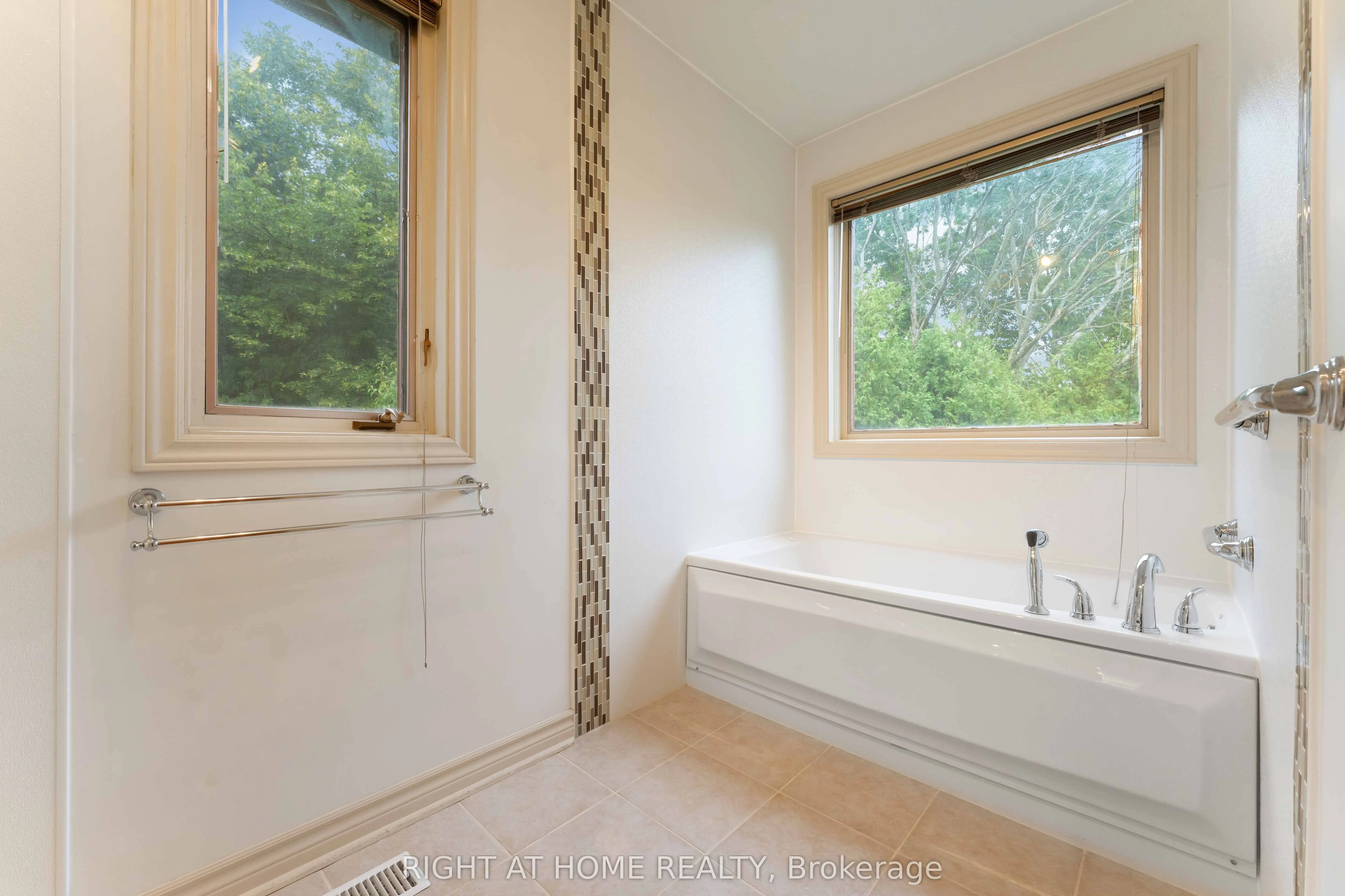 2 Muirfield Gardens