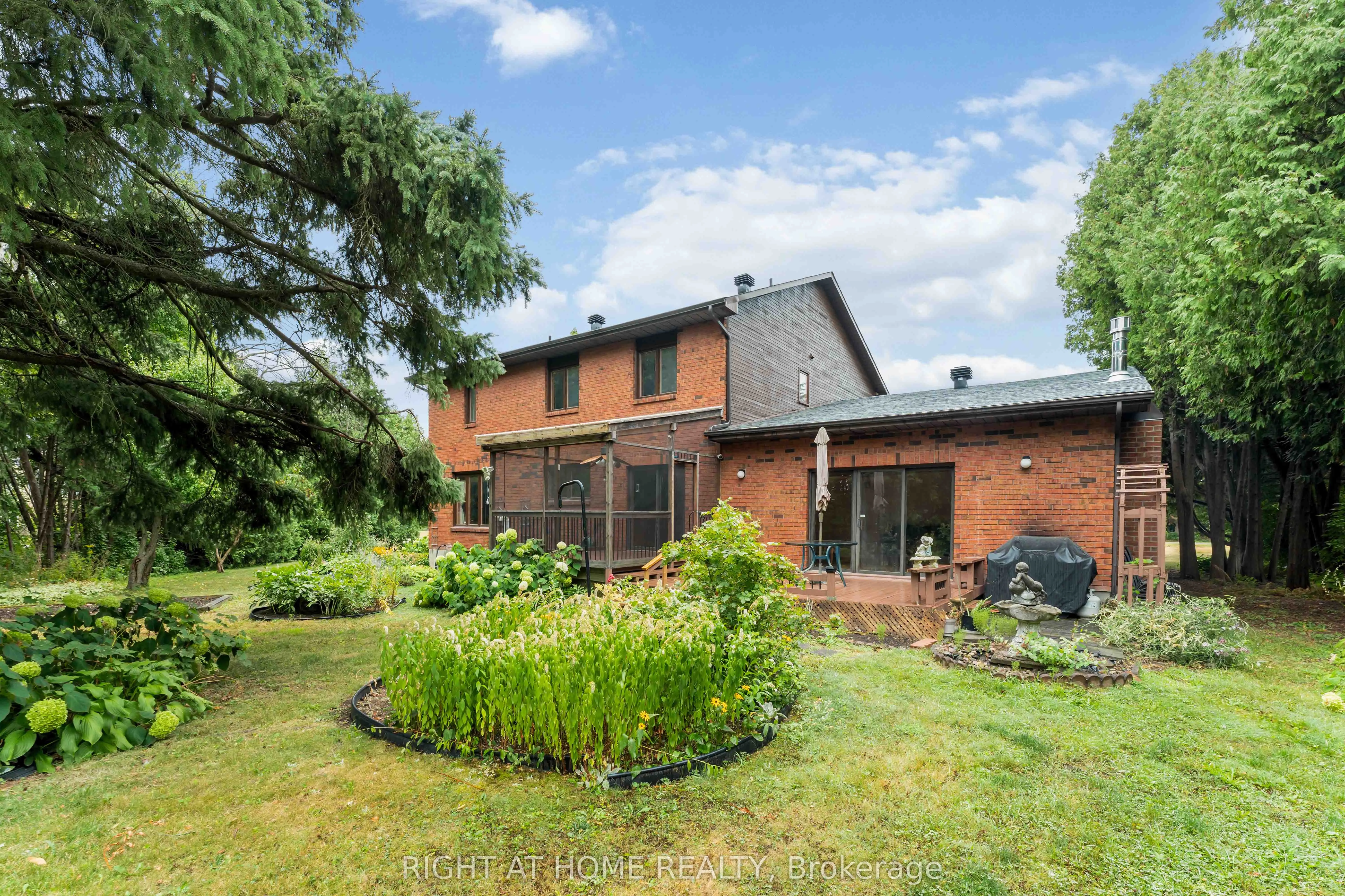 2 Muirfield Gardens
