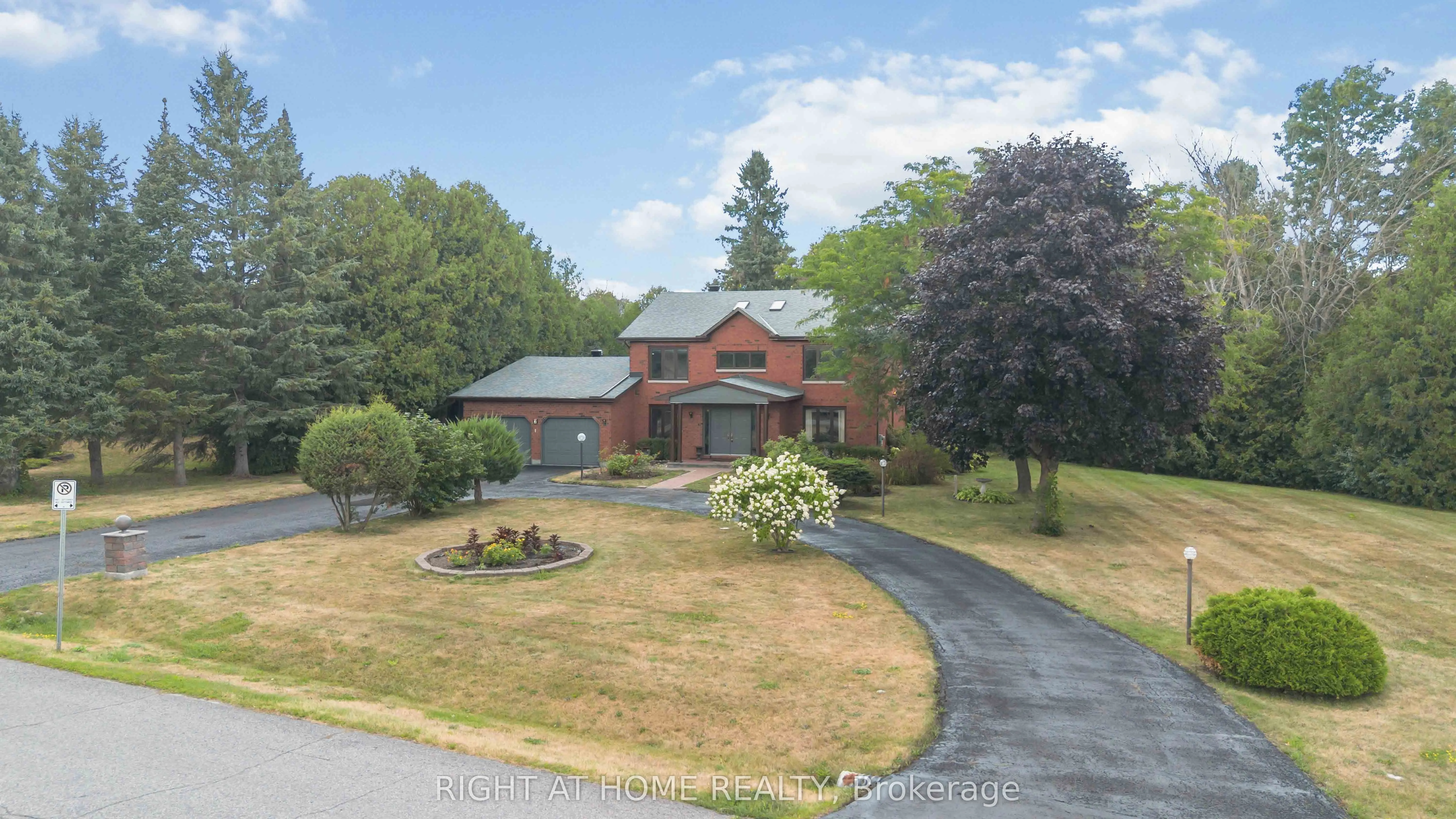 2 Muirfield Gardens