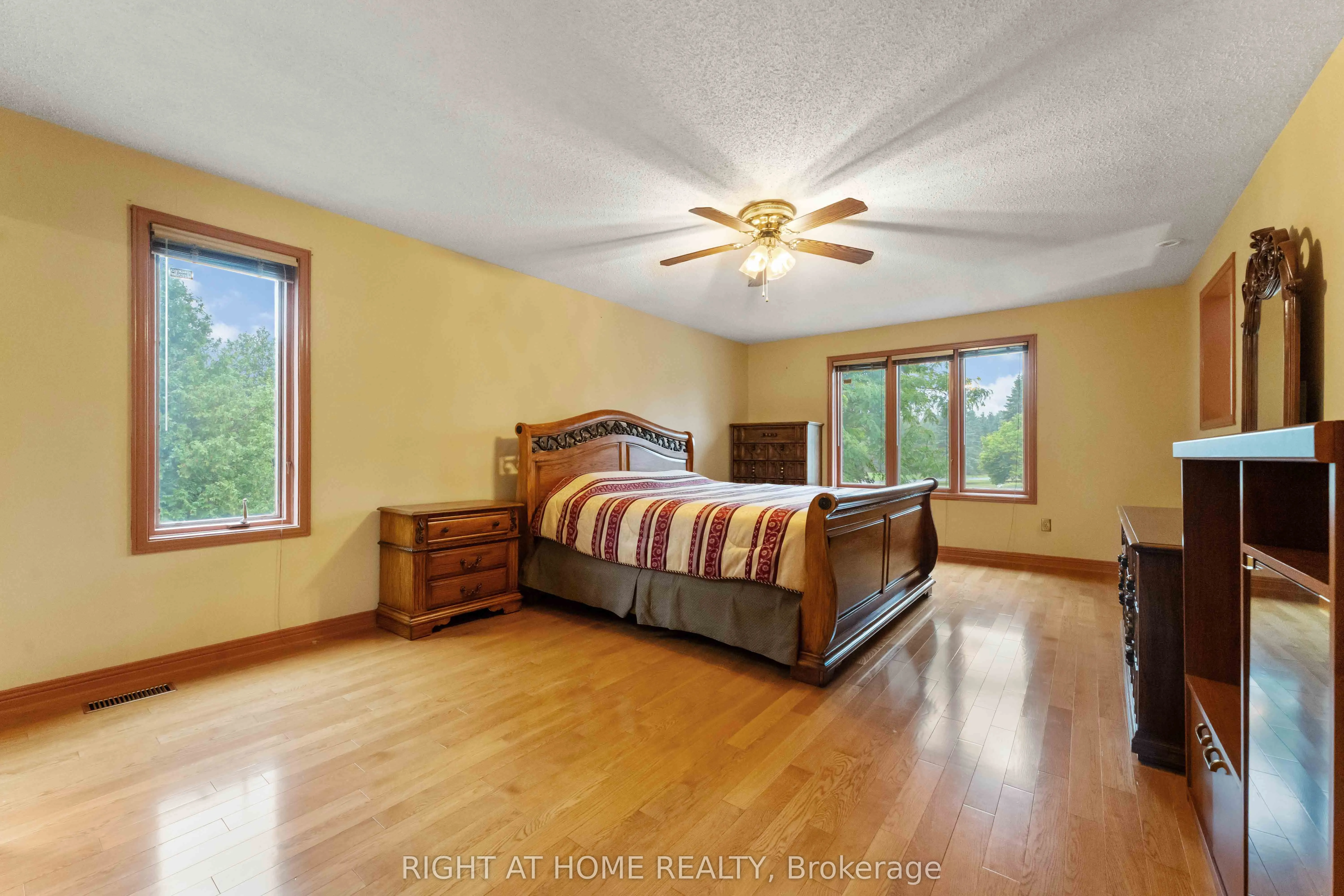 2 Muirfield Gardens