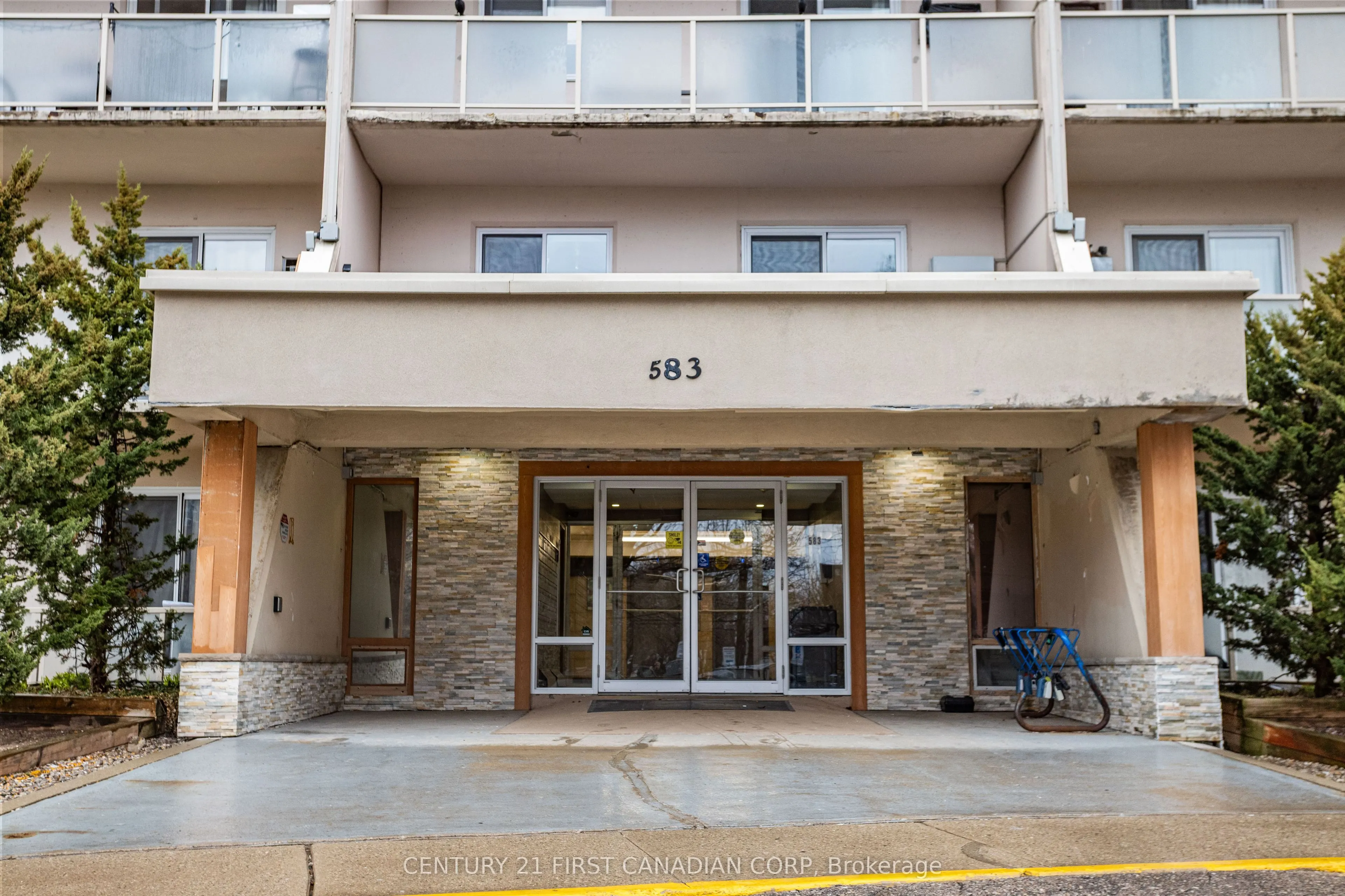 583 Mornington Avenue, #1104