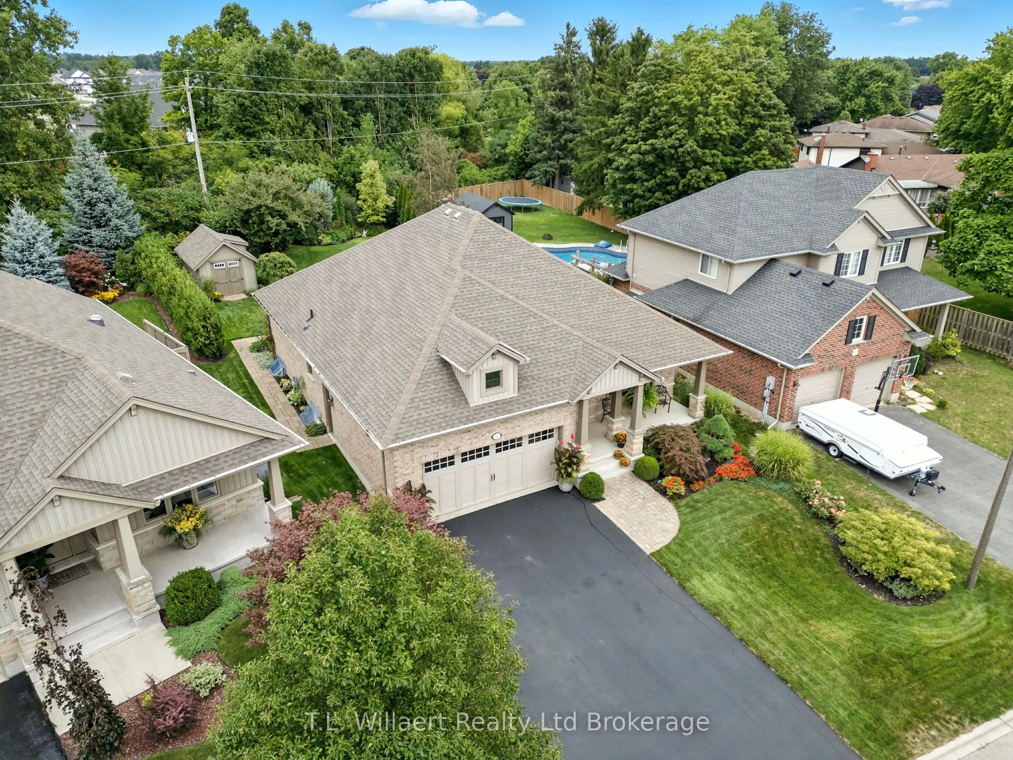 6 Colin Avenue