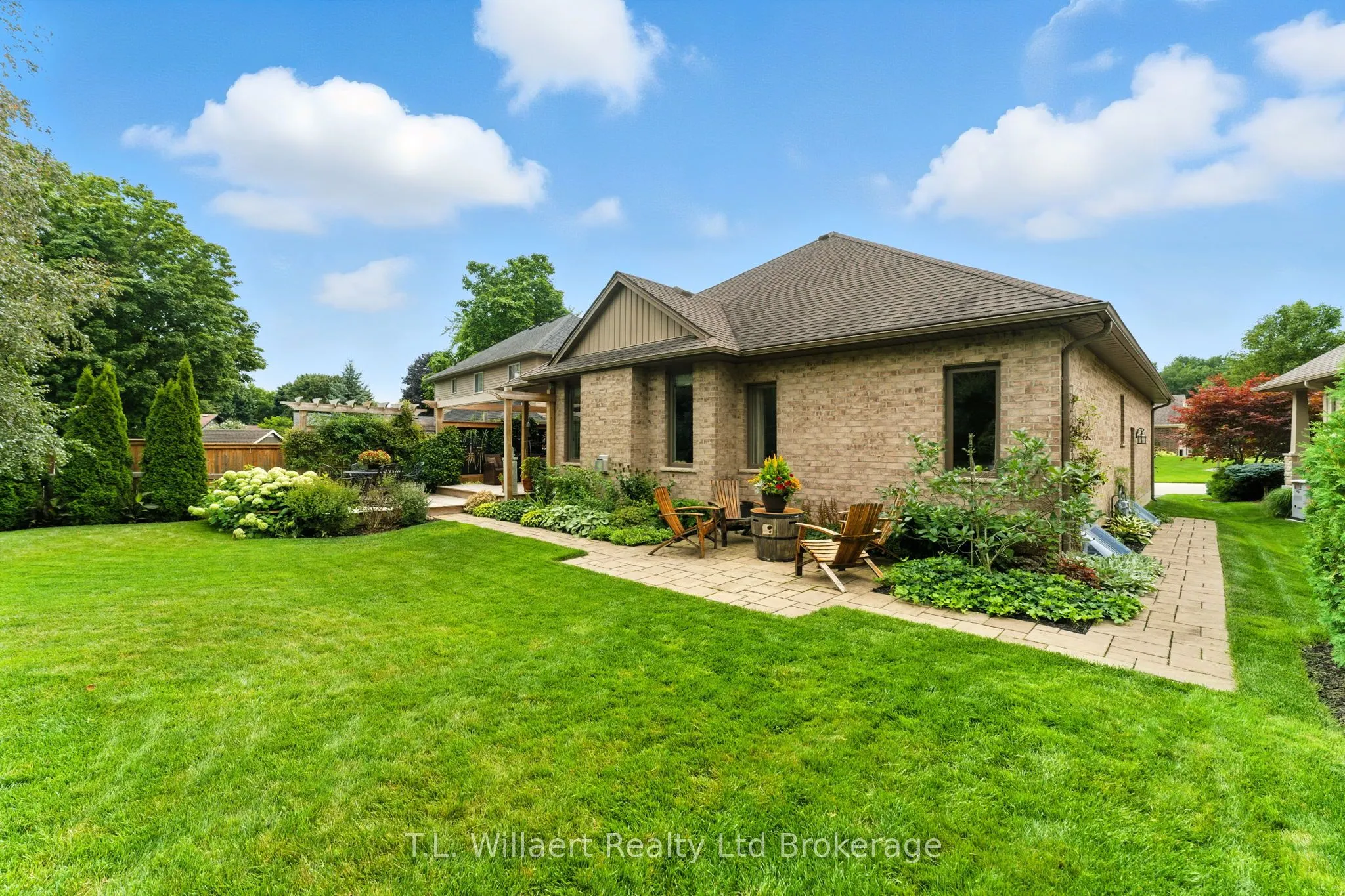 6 Colin Avenue