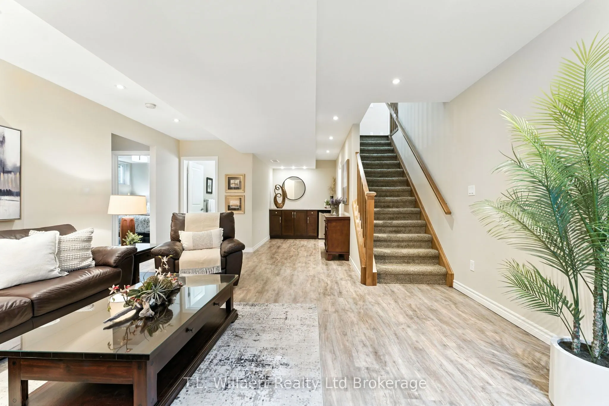 6 Colin Avenue