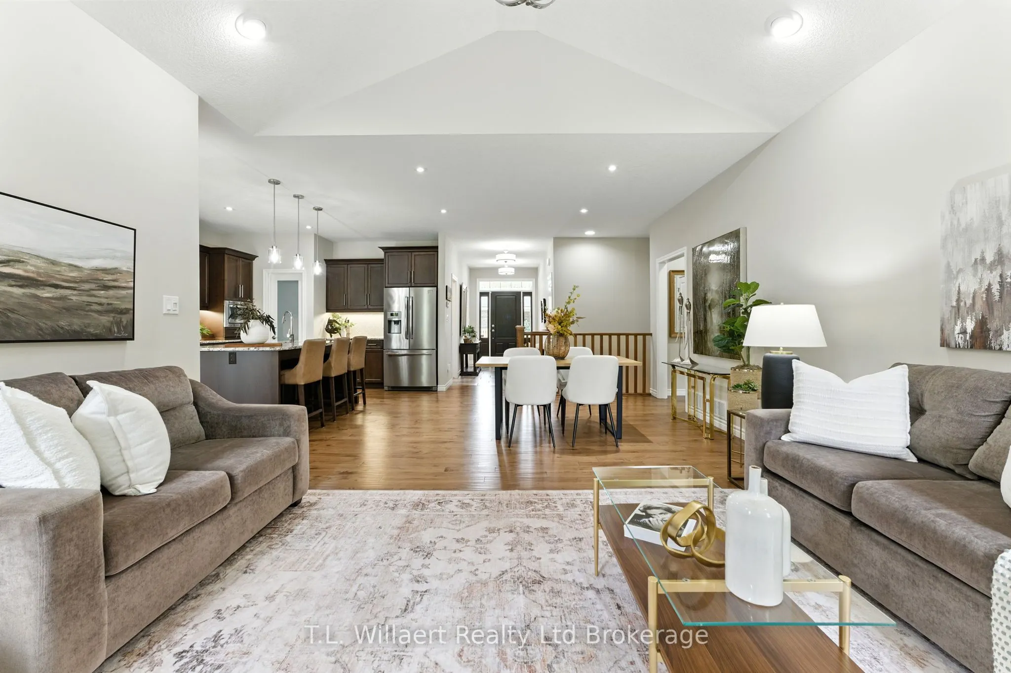 6 Colin Avenue