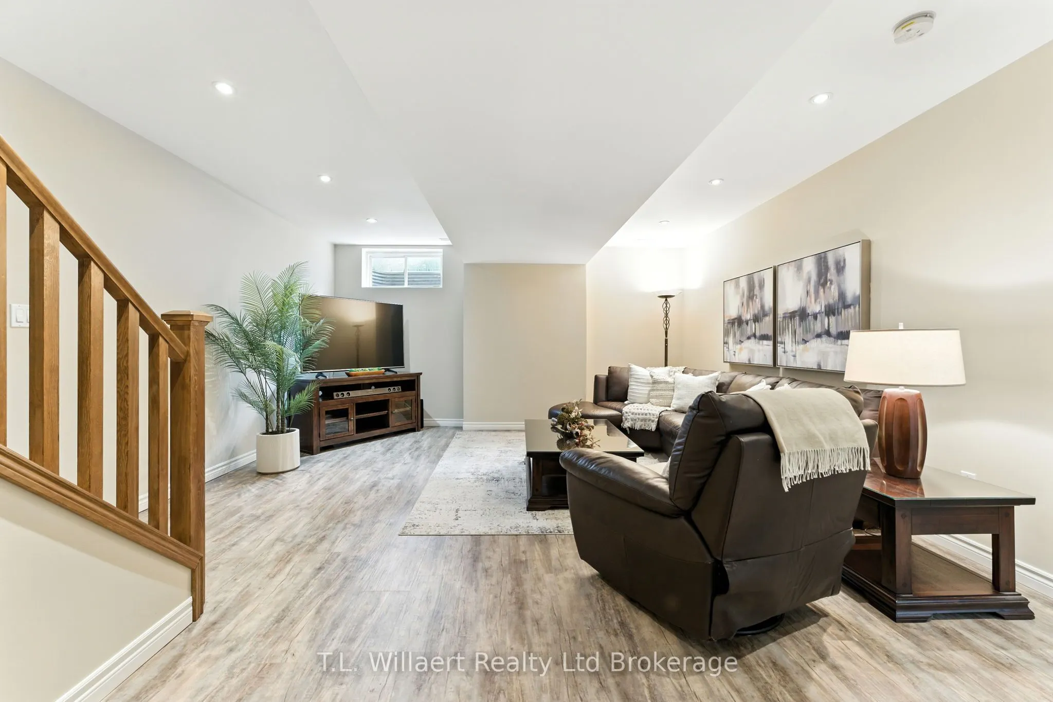 6 Colin Avenue