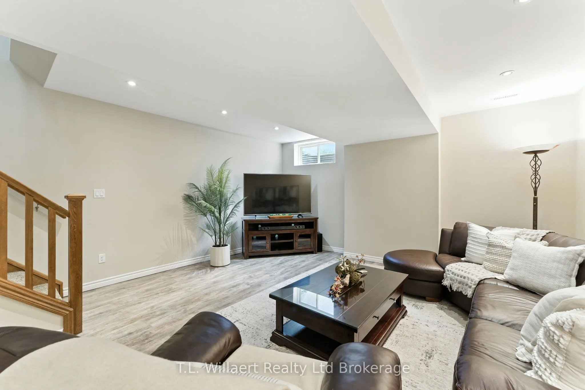 6 Colin Avenue