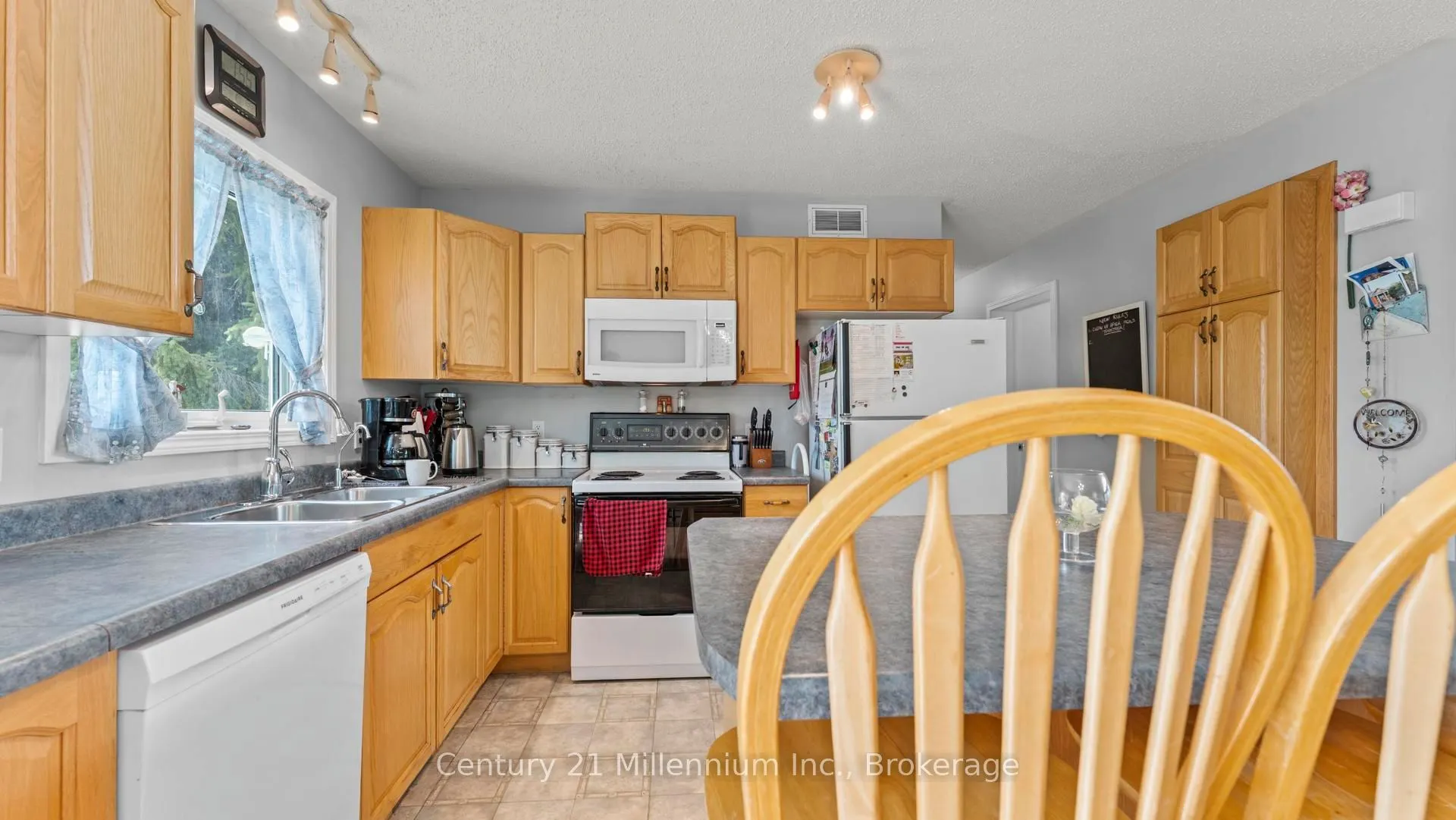 9849 Wellington Rd 3