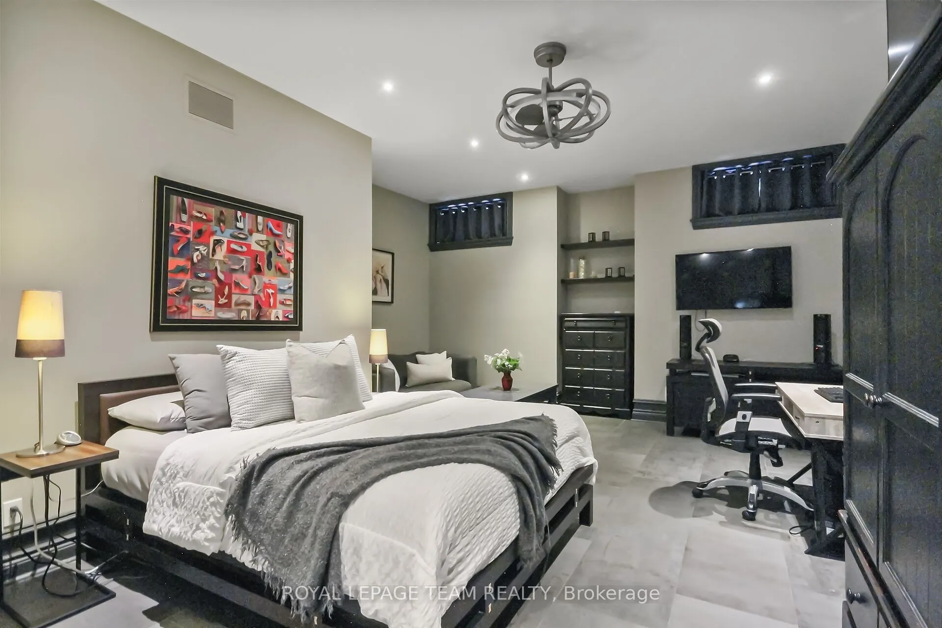 5849 QUEENSCOURT Crescent