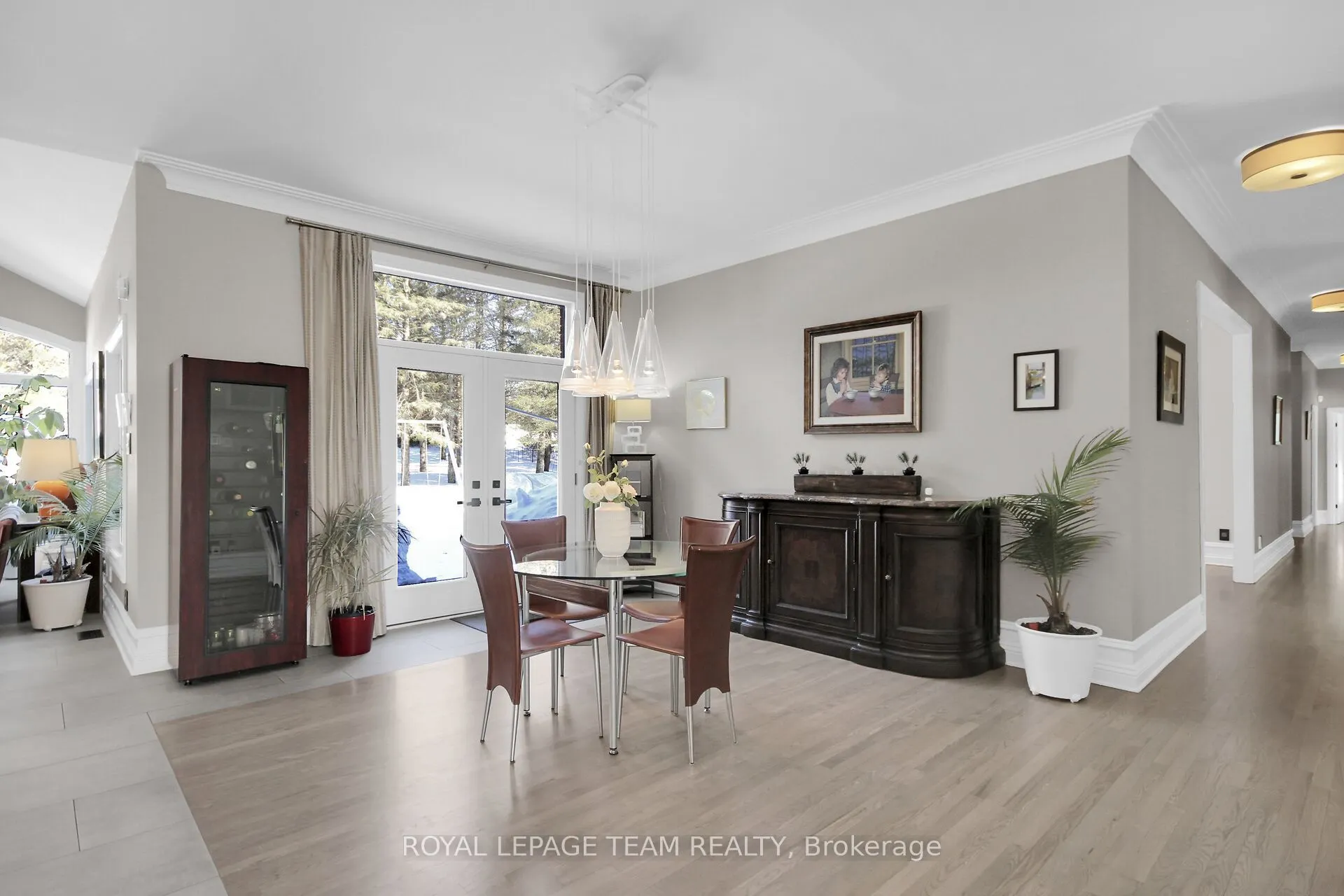 5849 QUEENSCOURT Crescent