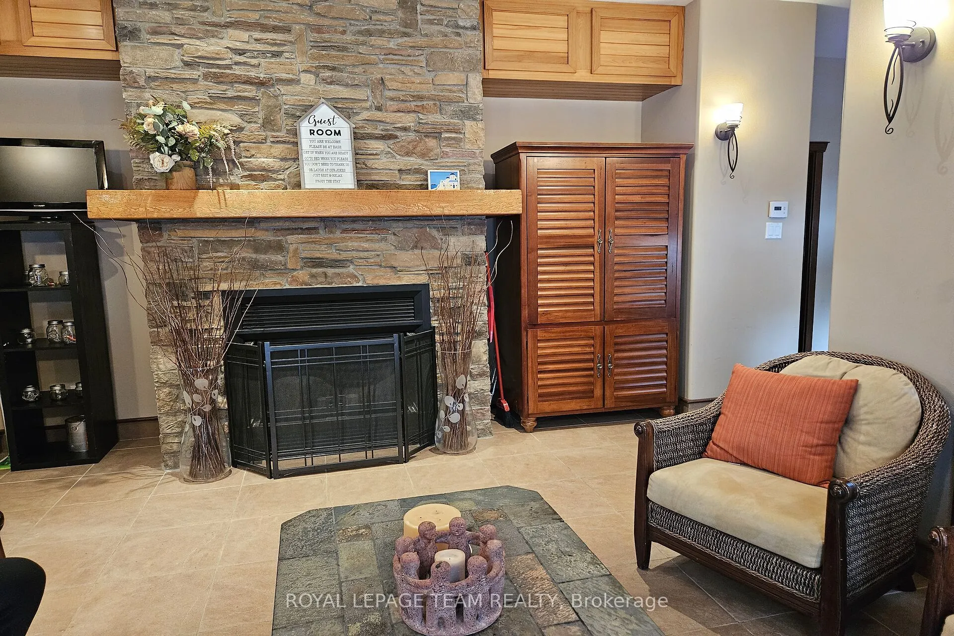 5849 QUEENSCOURT Crescent