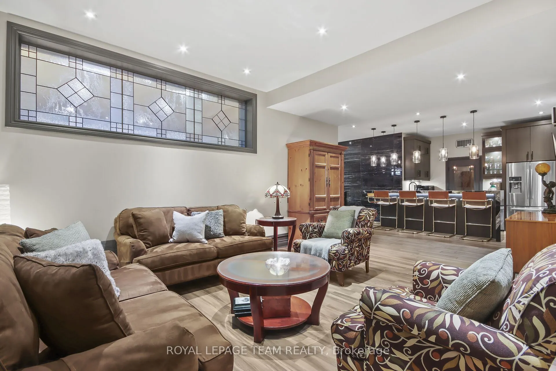 5849 QUEENSCOURT Crescent
