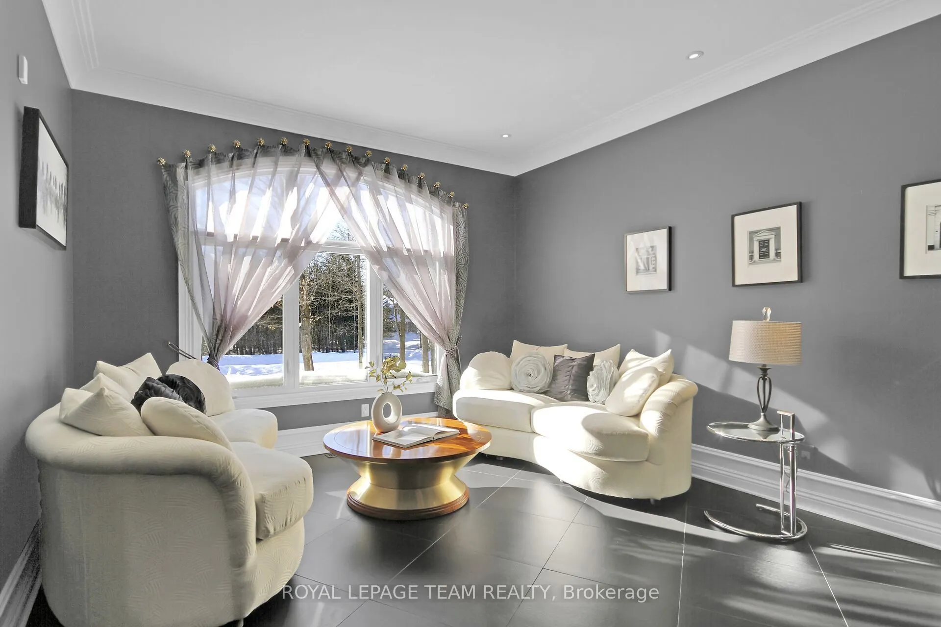 5849 QUEENSCOURT Crescent