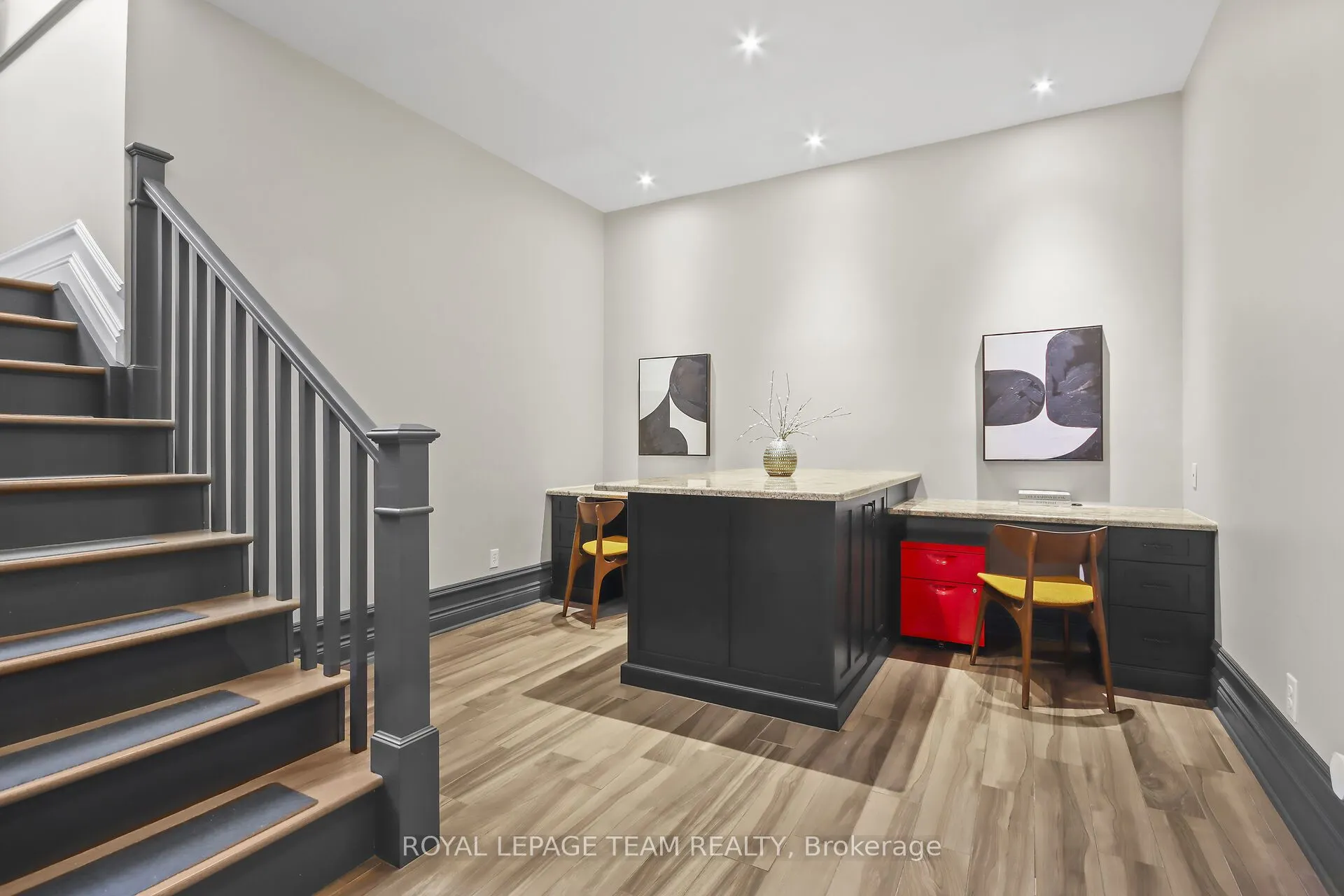 5849 QUEENSCOURT Crescent